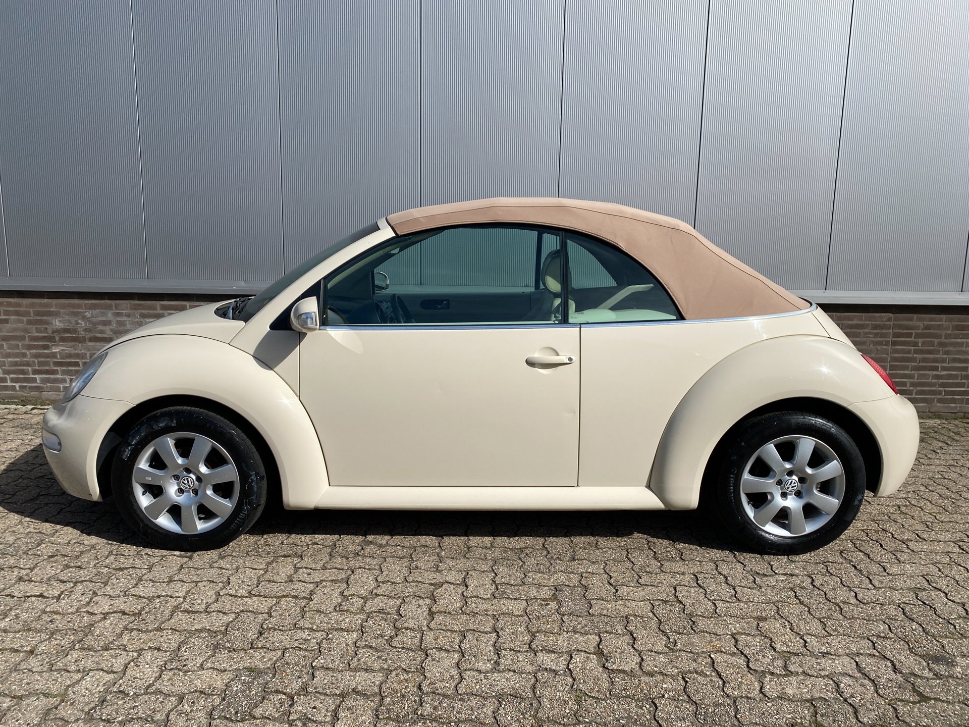 Foto van Volkswagen New Beetle Cabriolet