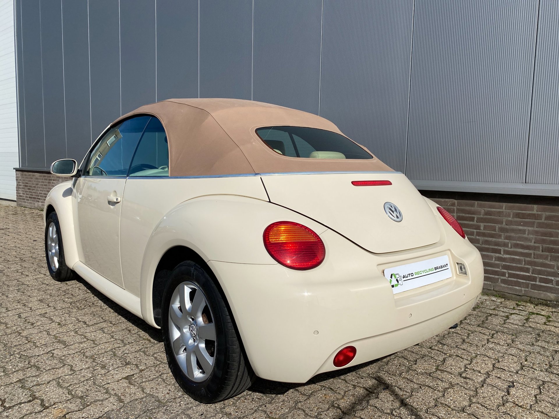 Foto van Volkswagen New Beetle Cabriolet