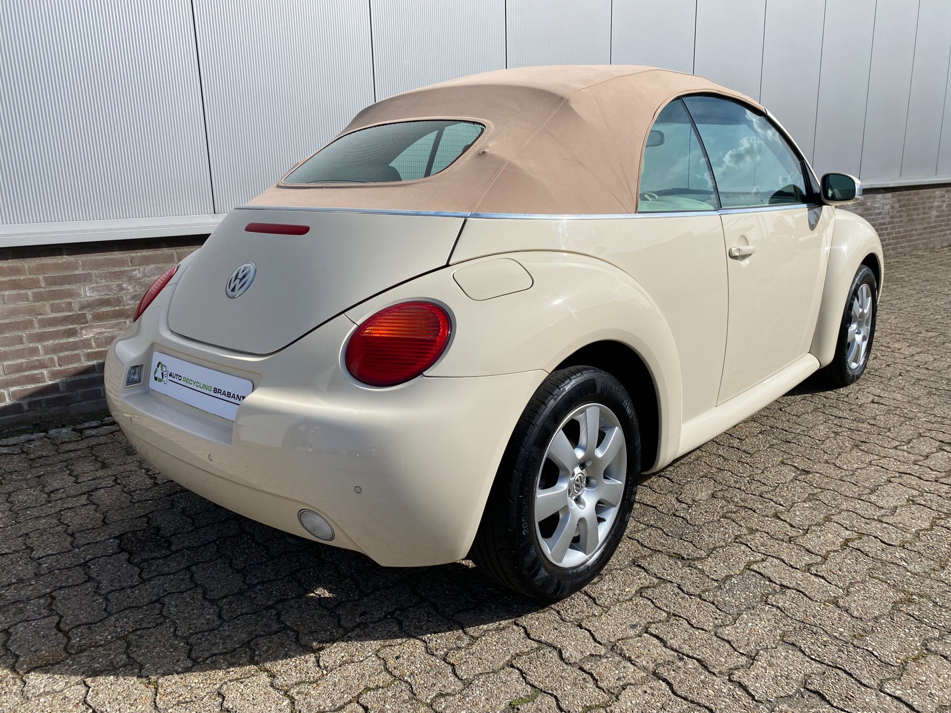 Foto van Volkswagen New Beetle Cabriolet