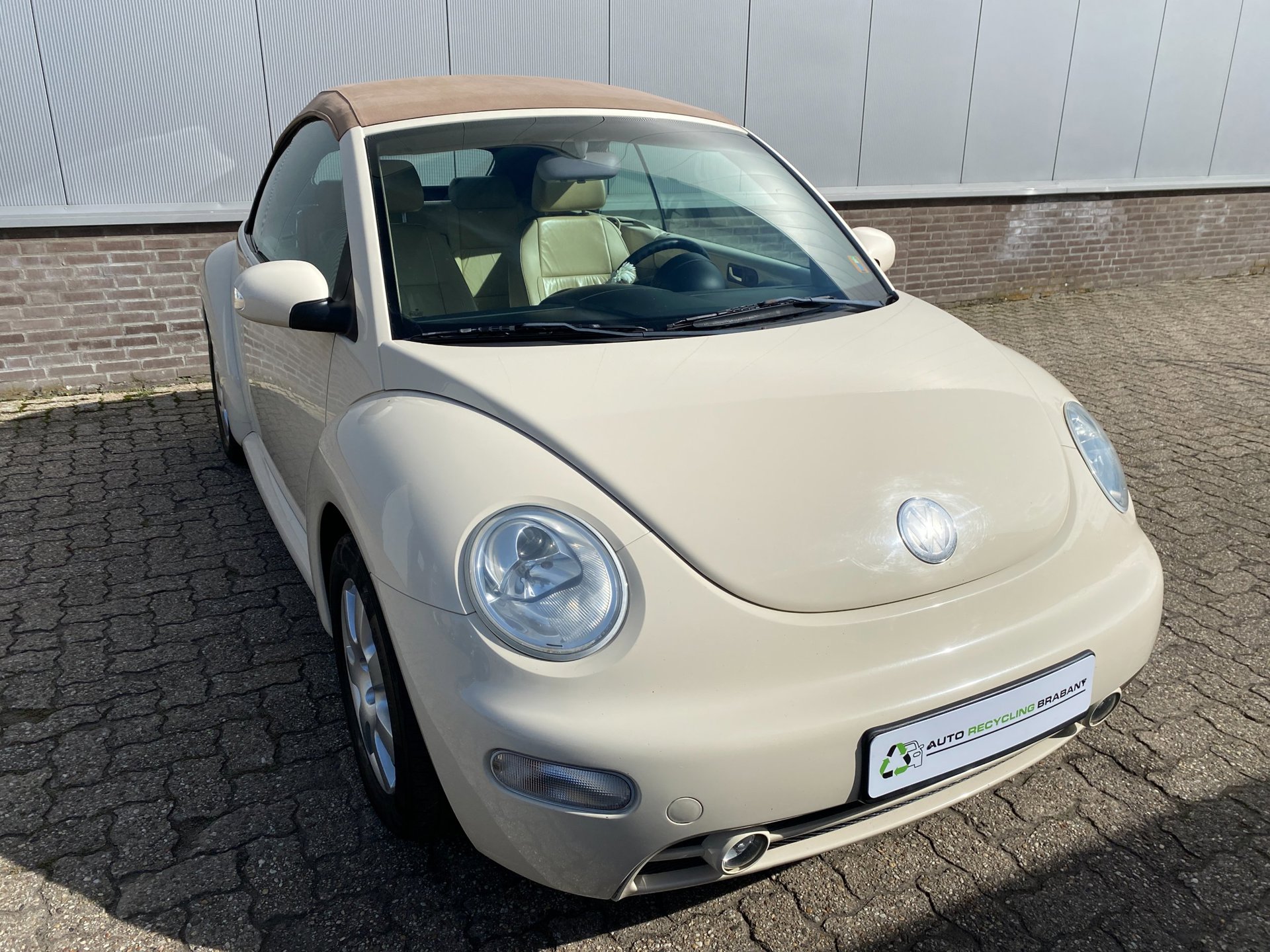 Foto van Volkswagen New Beetle Cabriolet