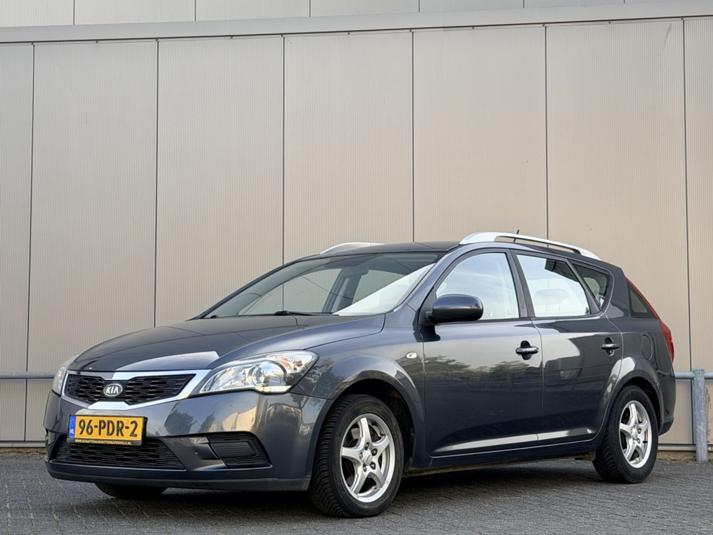 Kia Cee D 1.4 CVVT X-tra 2011 - voorkant