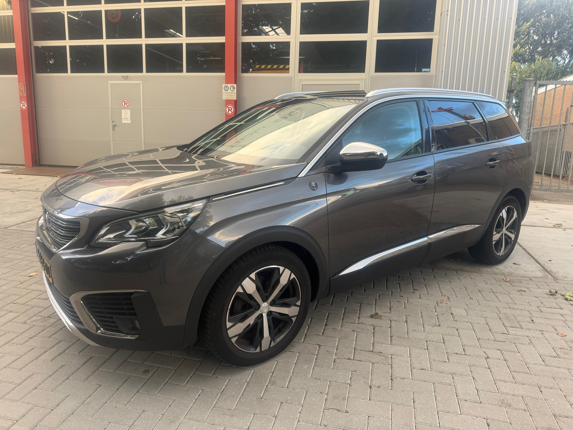 Peugeot 5008 1.2 PureTech Crossway 2019 - voorkant