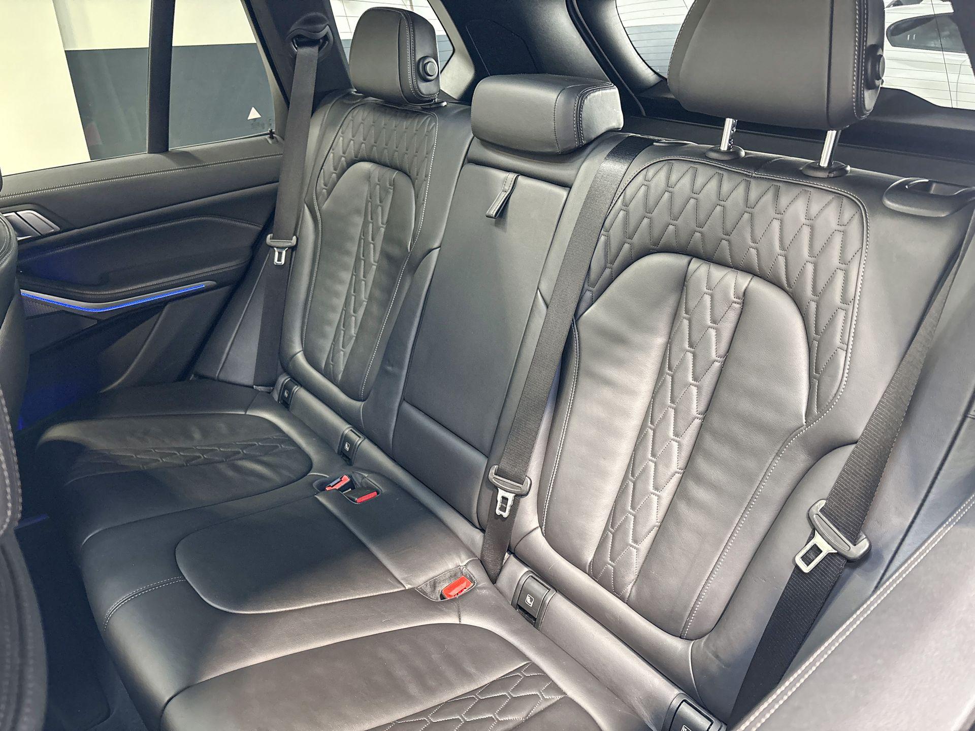 Foto van BMW X5 M50d