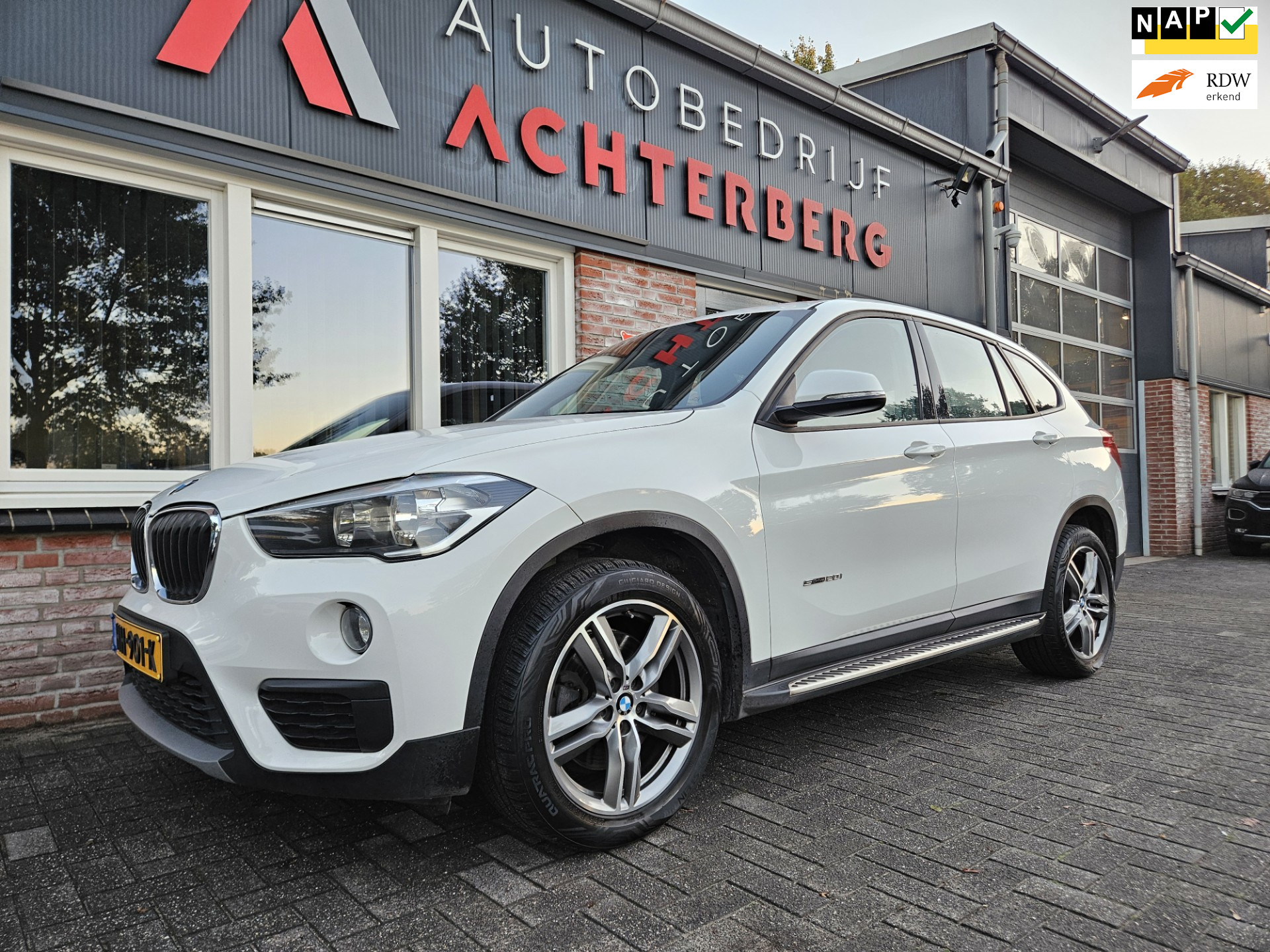 BMW X1 Sdrive20i SDrive20i Essential Trekhaak! Automaat! Nette Auto! NAP! Airco/Clima! Cruise Control! 2015 - voorkant