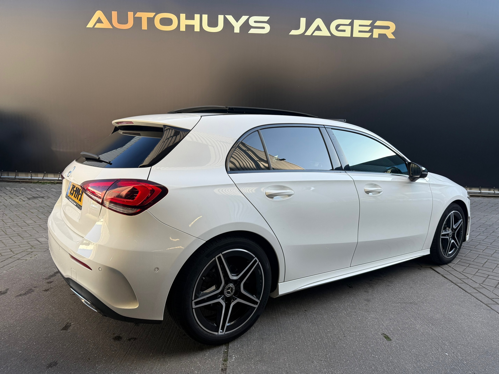 Foto van Mercedes-Benz A 180