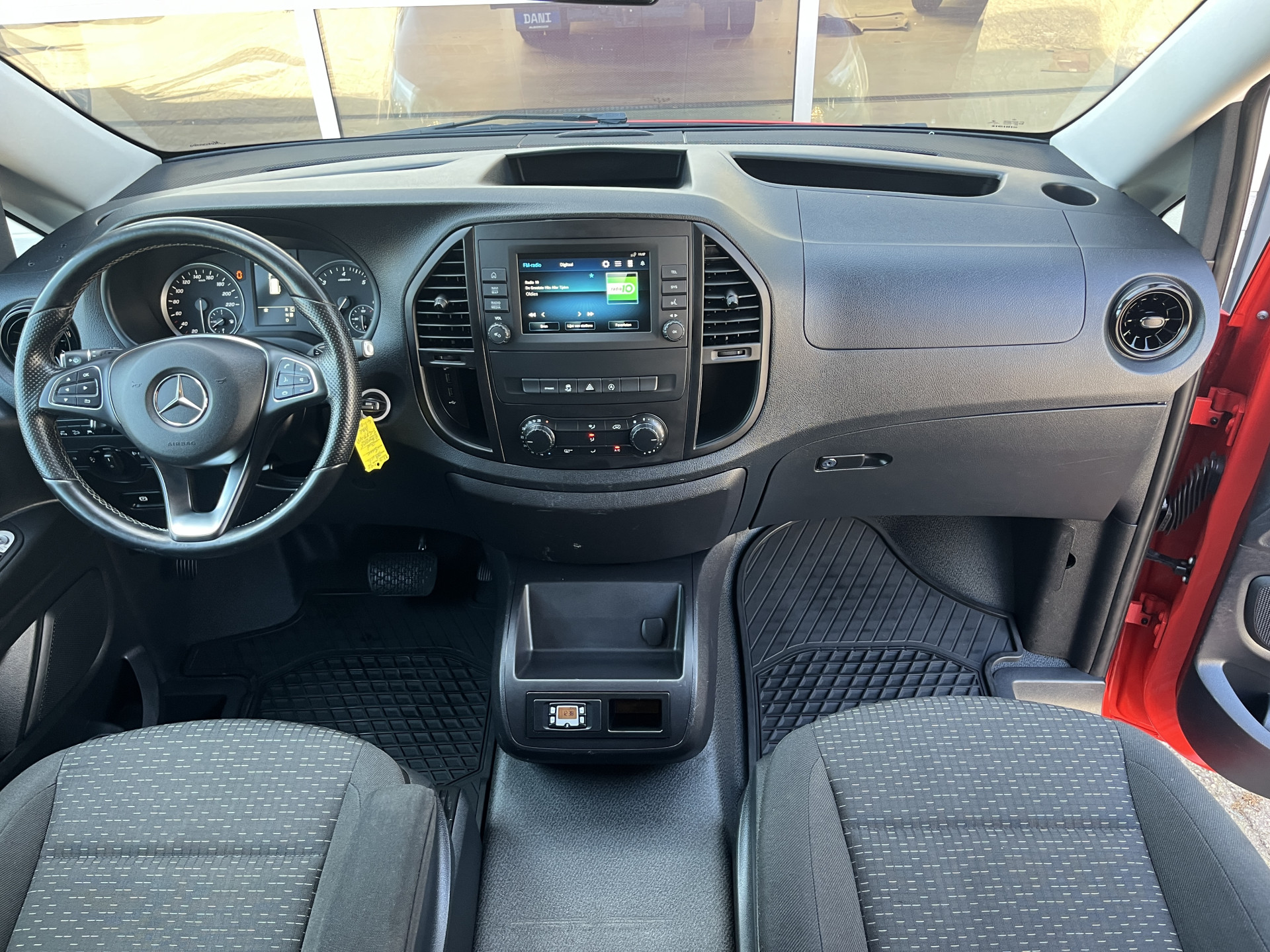 Foto van Mercedes-Benz Vito Tourer
