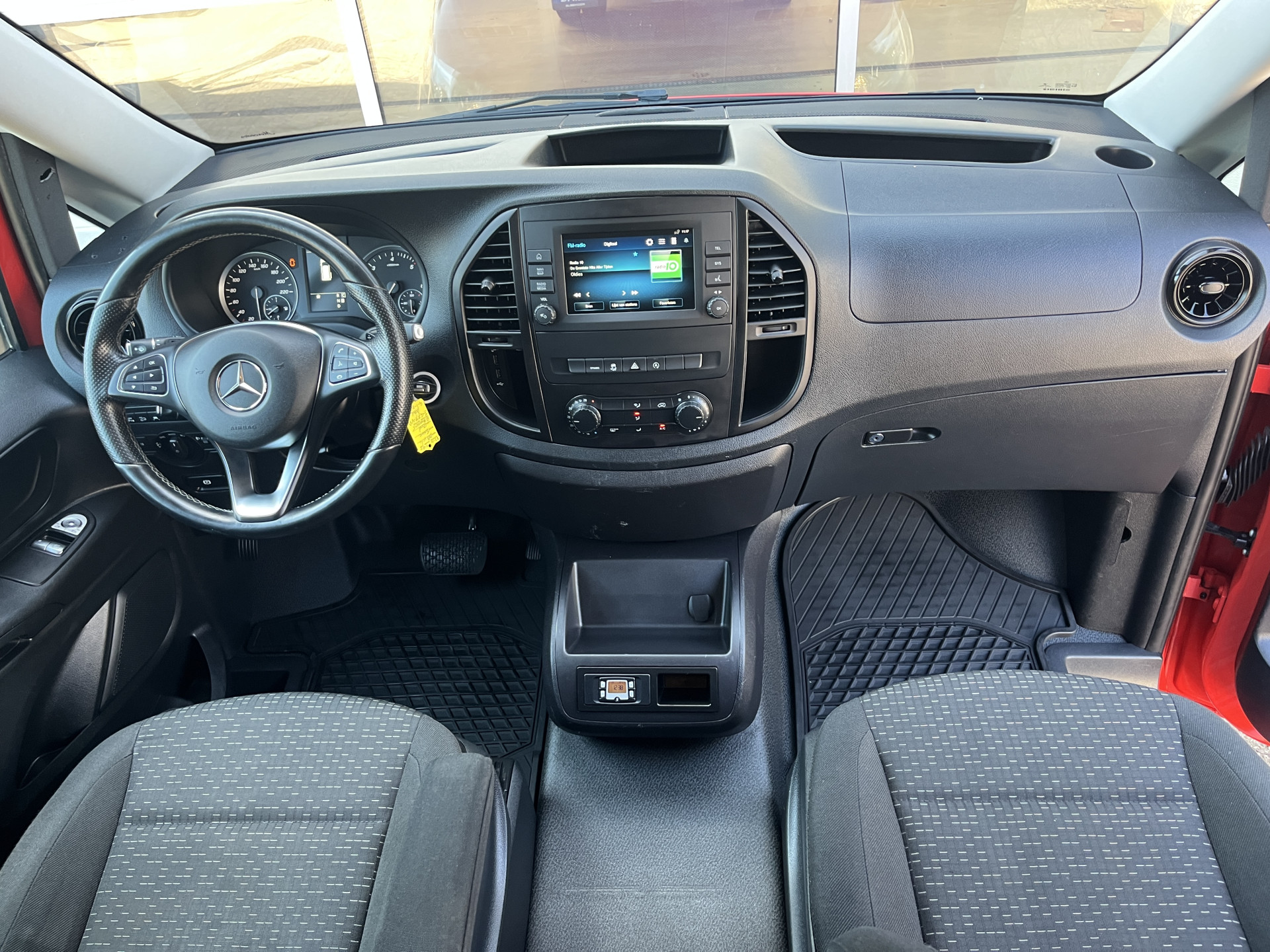 Foto van Mercedes-Benz Vito Tourer