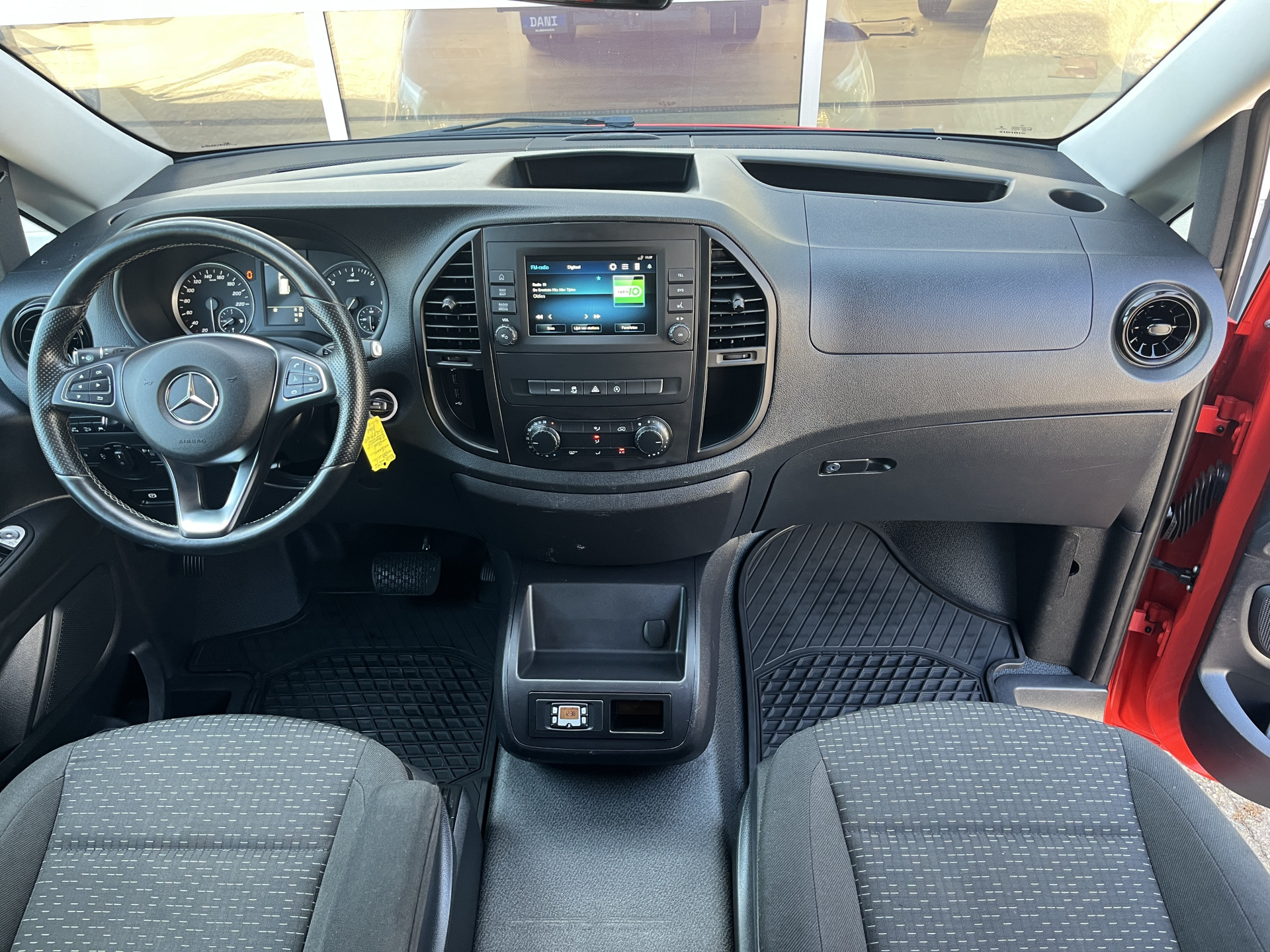Foto van Mercedes-Benz Vito Tourer