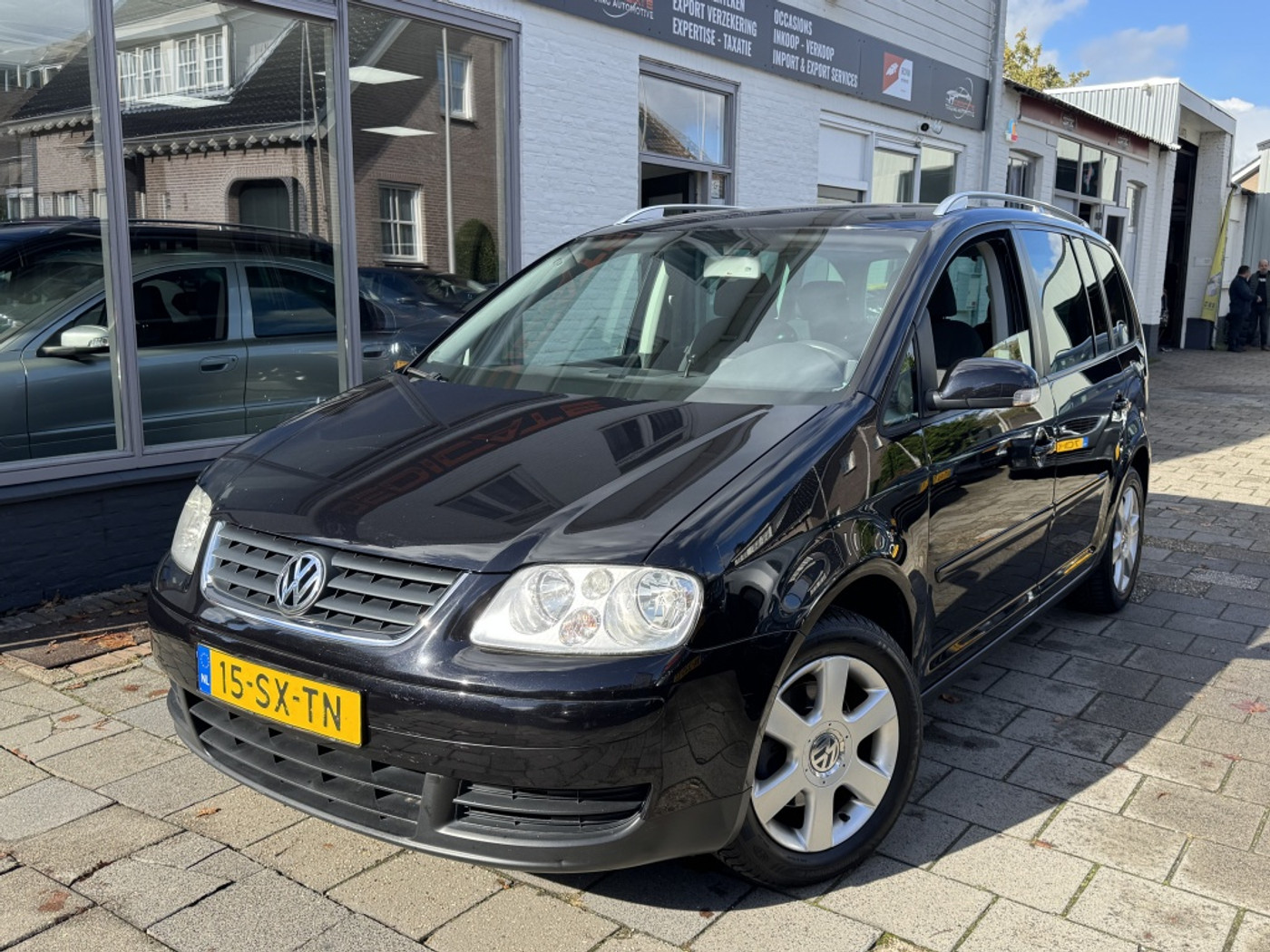 Volkswagen Touran 2.0-16V FSI Business*NAP*AUT* 2006 - voorkant