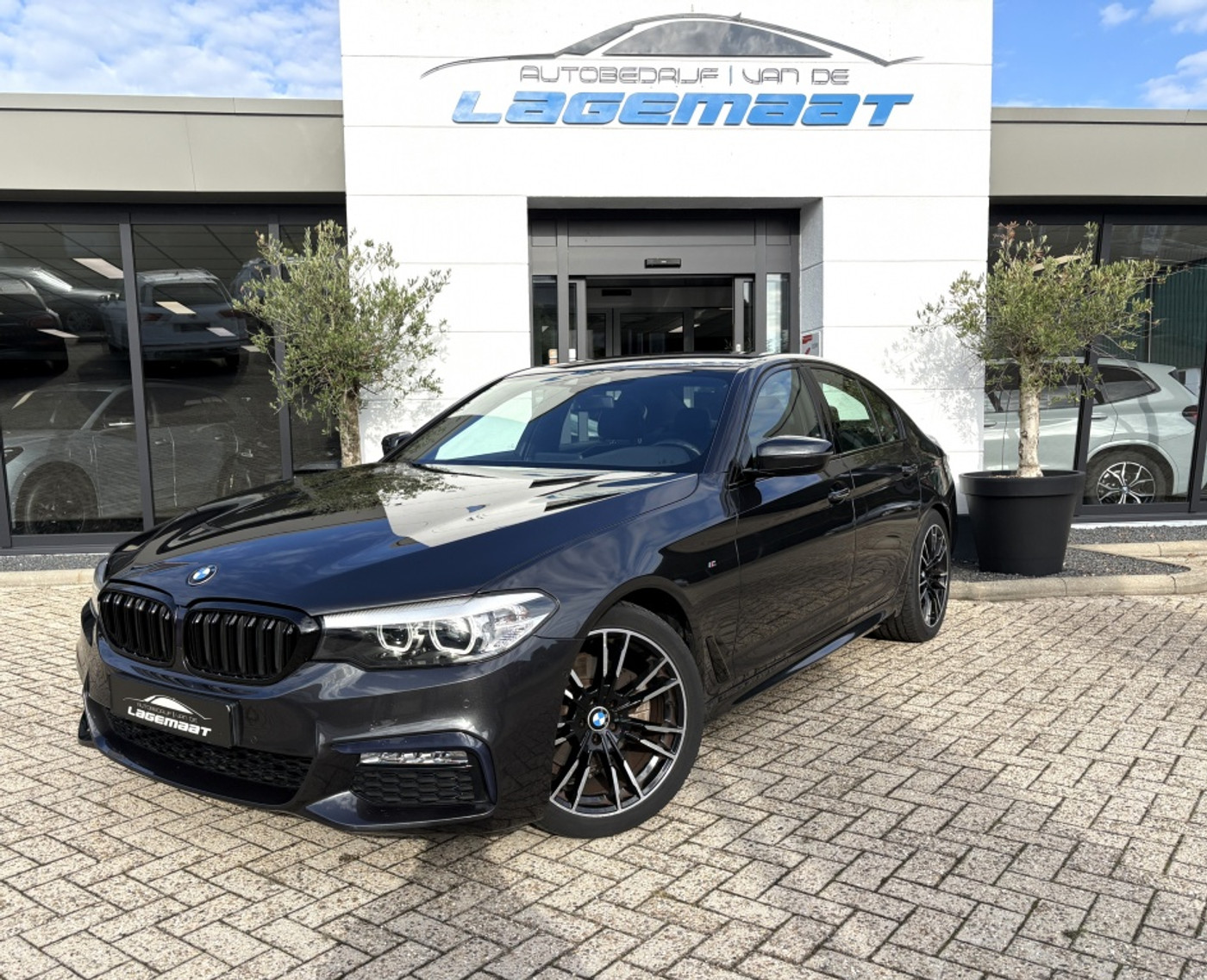 BMW 520i 520i M-sport | Trekhaak | Elec. stoelen | Sophistograu 2017 - voorkant