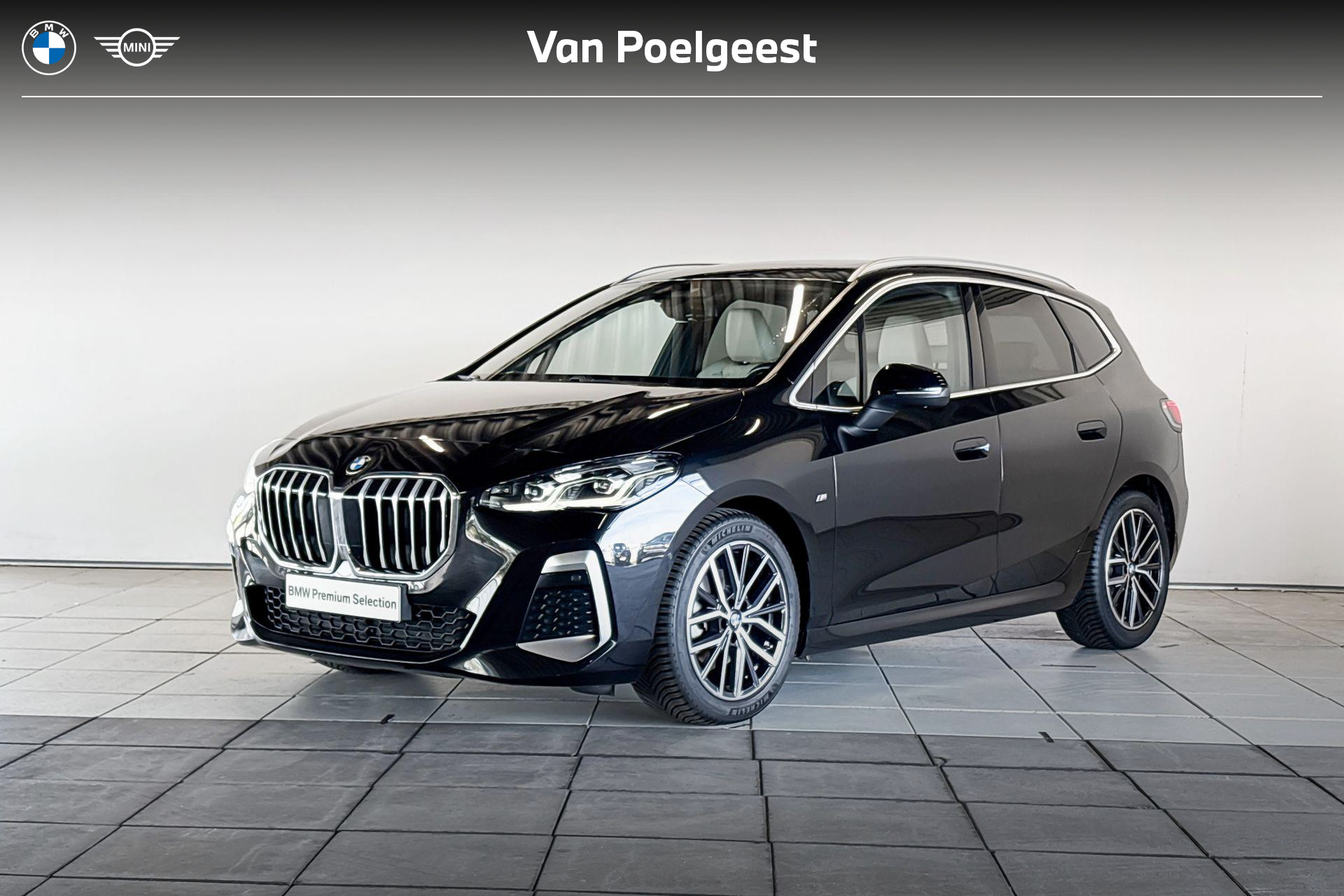 BMW 220i Active Tourer 220i Premium Pack M Sportpakket 2022 - voorkant