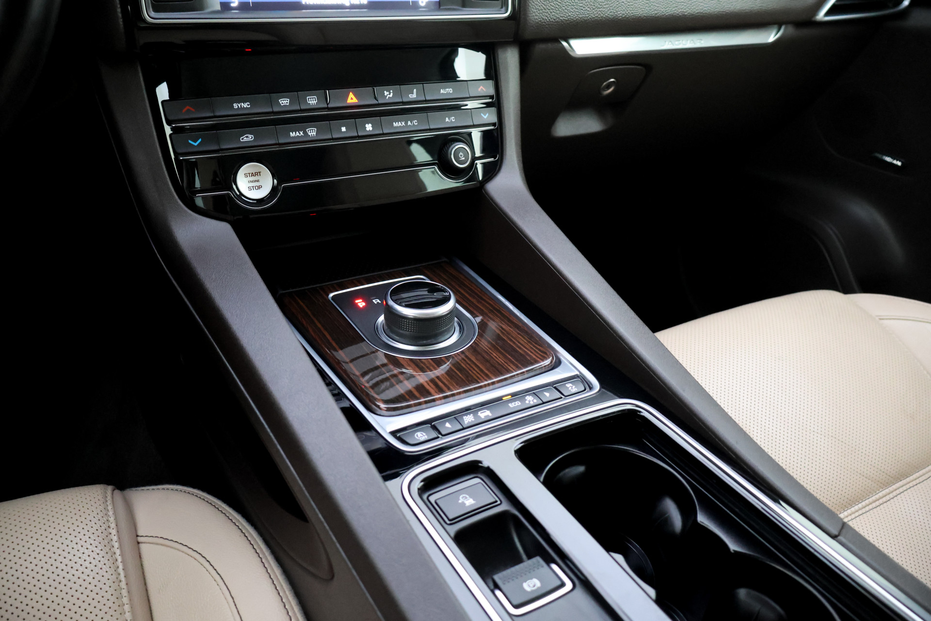 Foto van Jaguar Jaguar F-pace