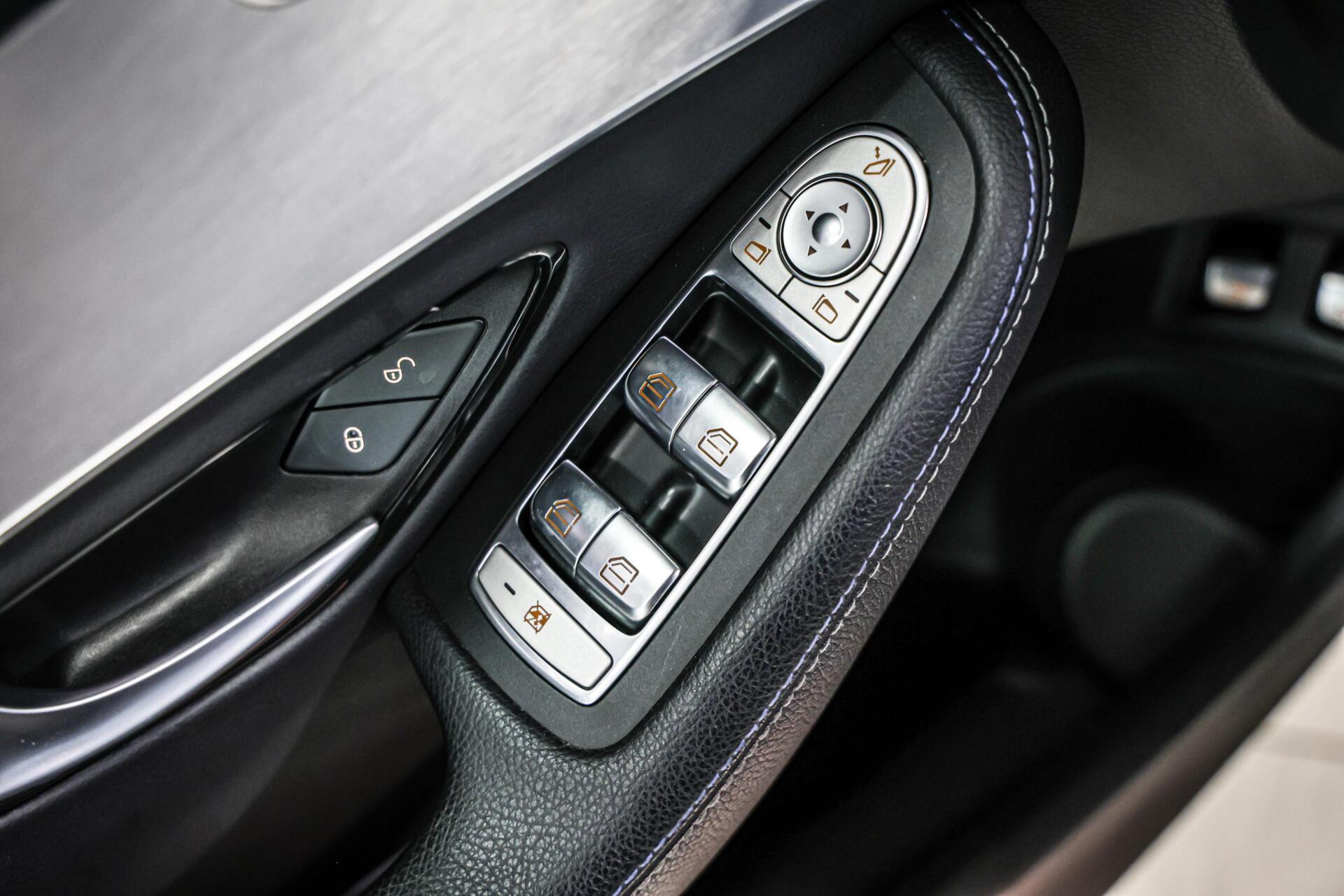 Foto van Mercedes-Benz C 300 E