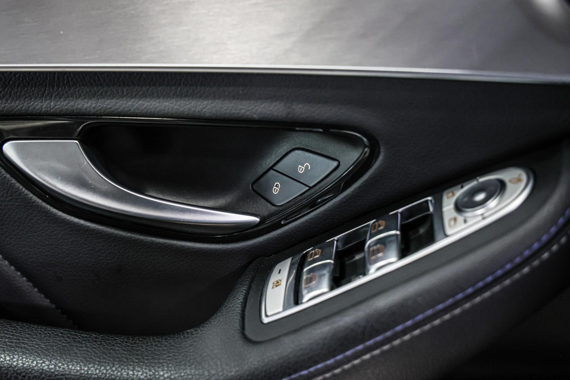 Foto van Mercedes-Benz C 300 E