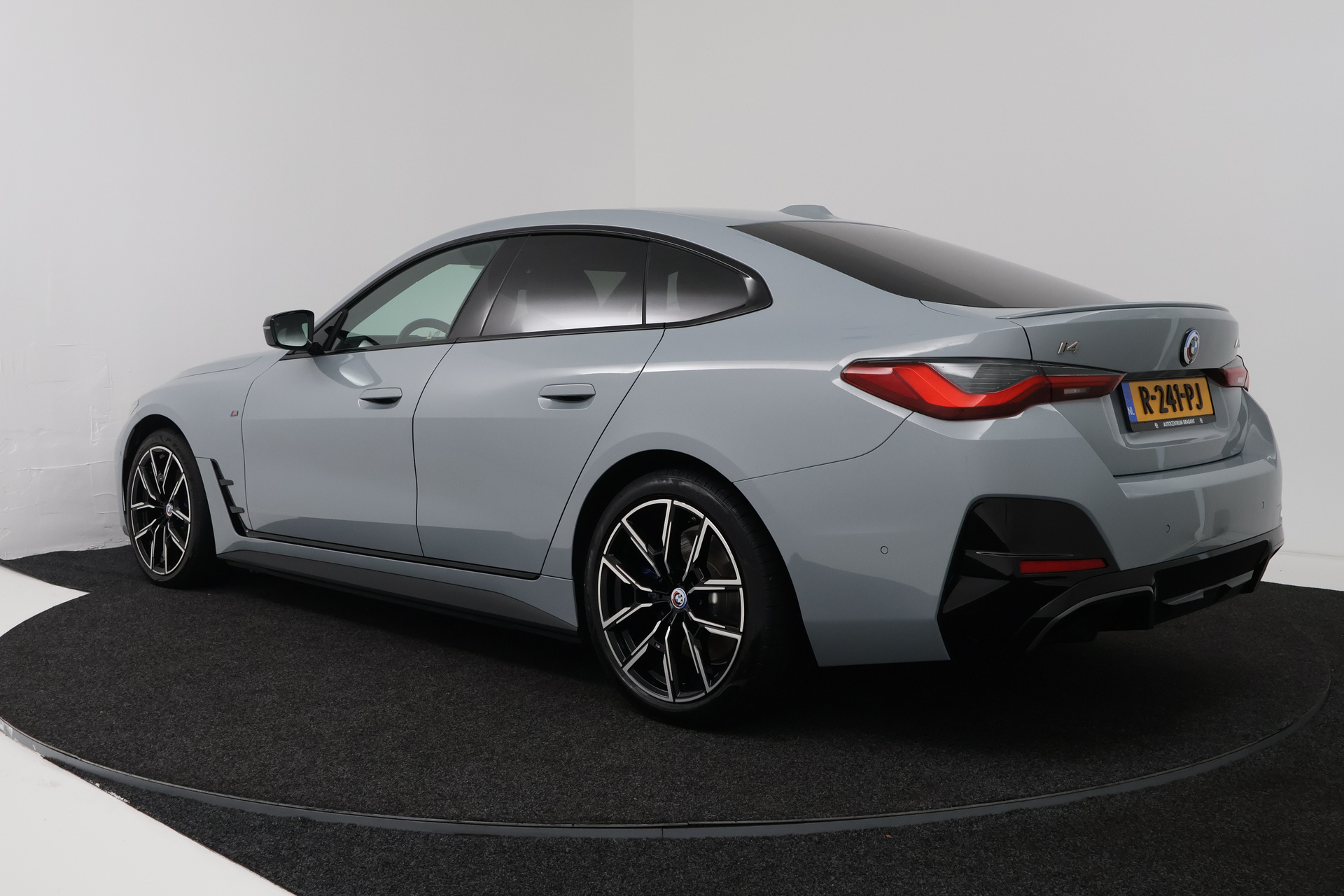 Foto van BMW I4 M50