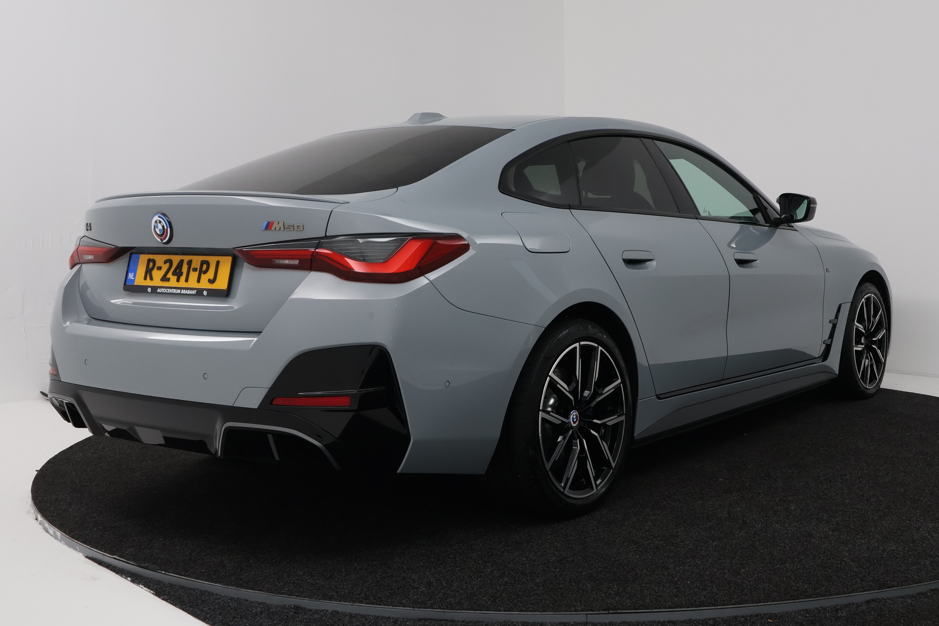Foto van BMW I4 M50
