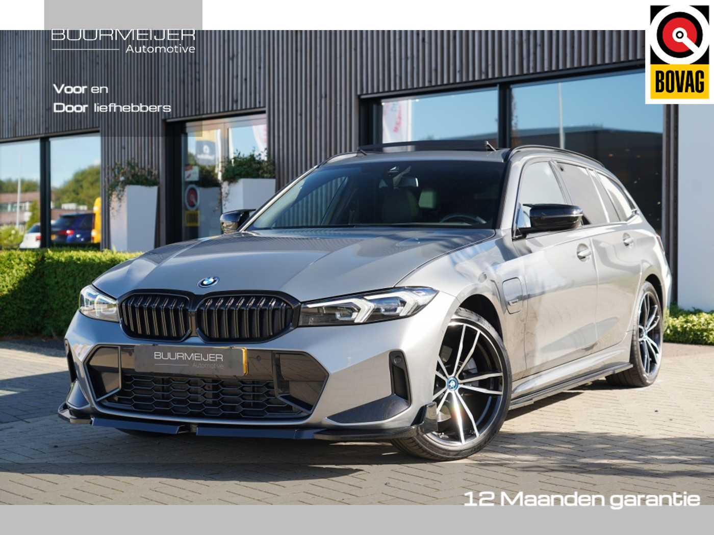 BMW 320e 320e M Sport | SOH 95% | Shadow Line | Sfeerverlichting | Dealer onderhouden | Trekhaak | Panoramisch schuif/kanteldak | M Pakket | 19 inch | Cruise Control | 2022 - voorkant