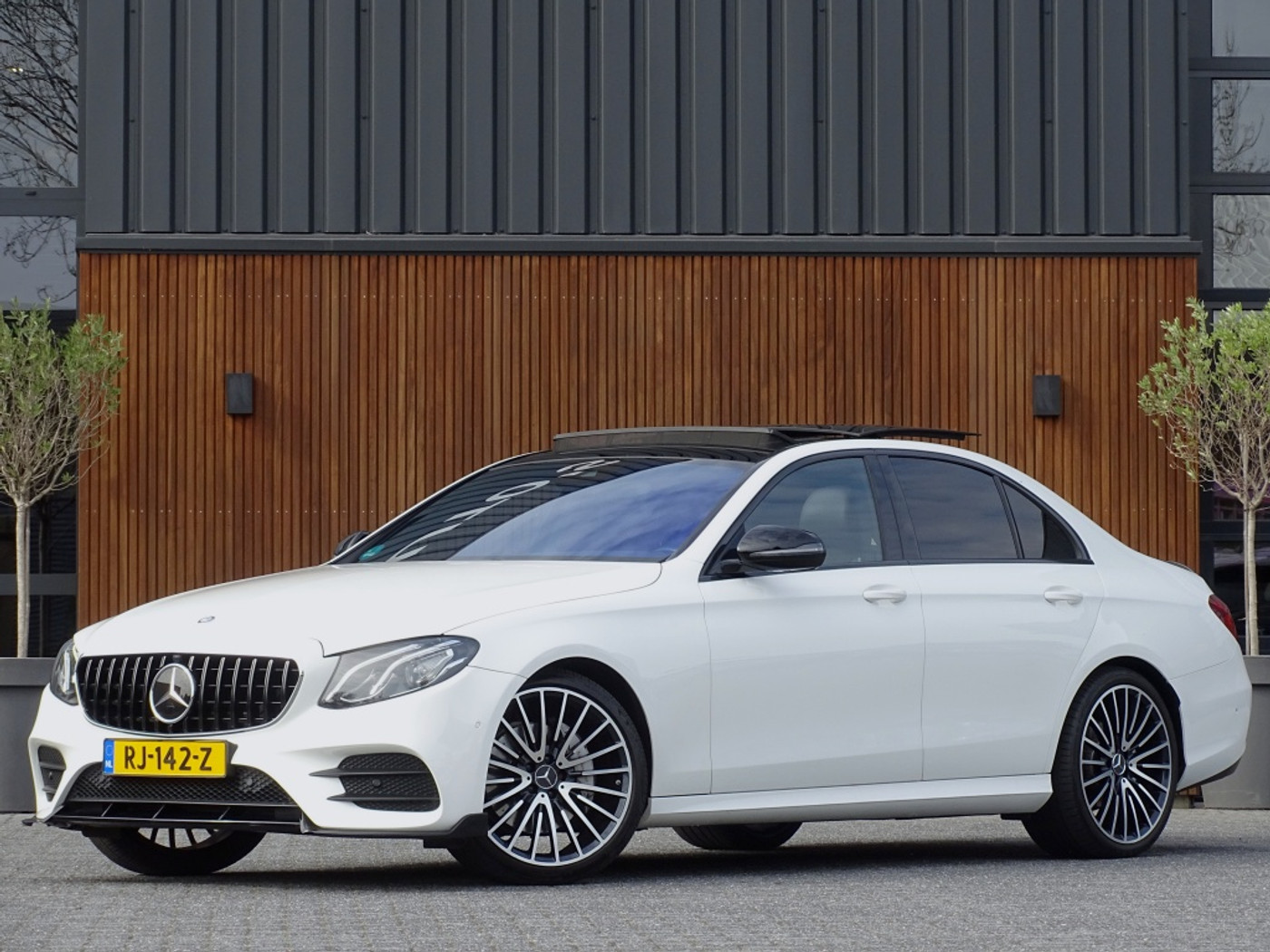 Foto van Mercedes-Benz E 220 D