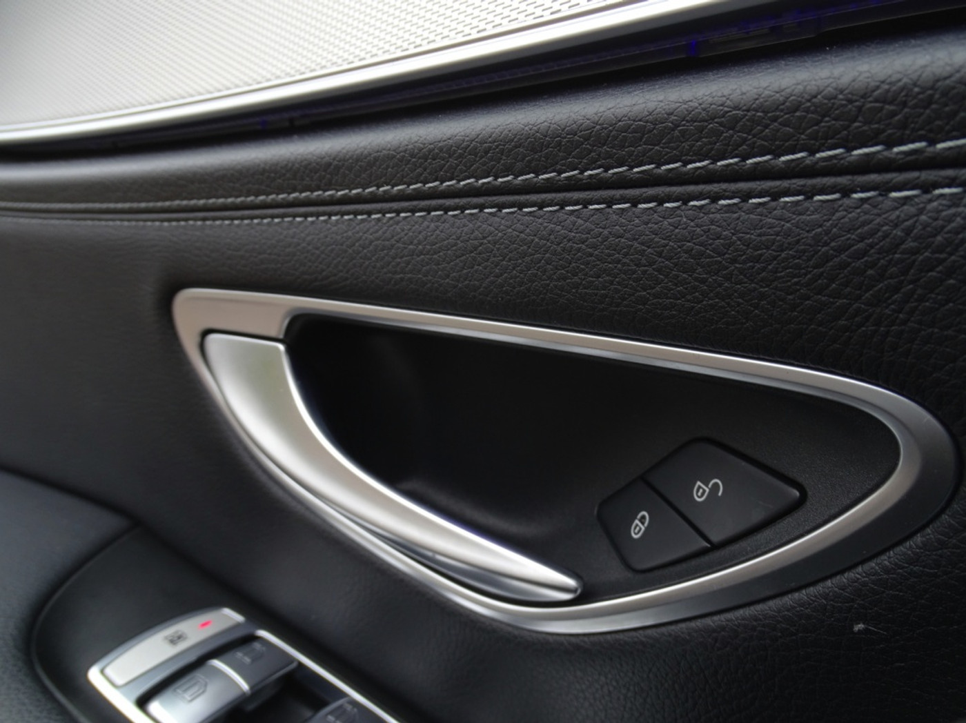 Foto van Mercedes-Benz E 220 D