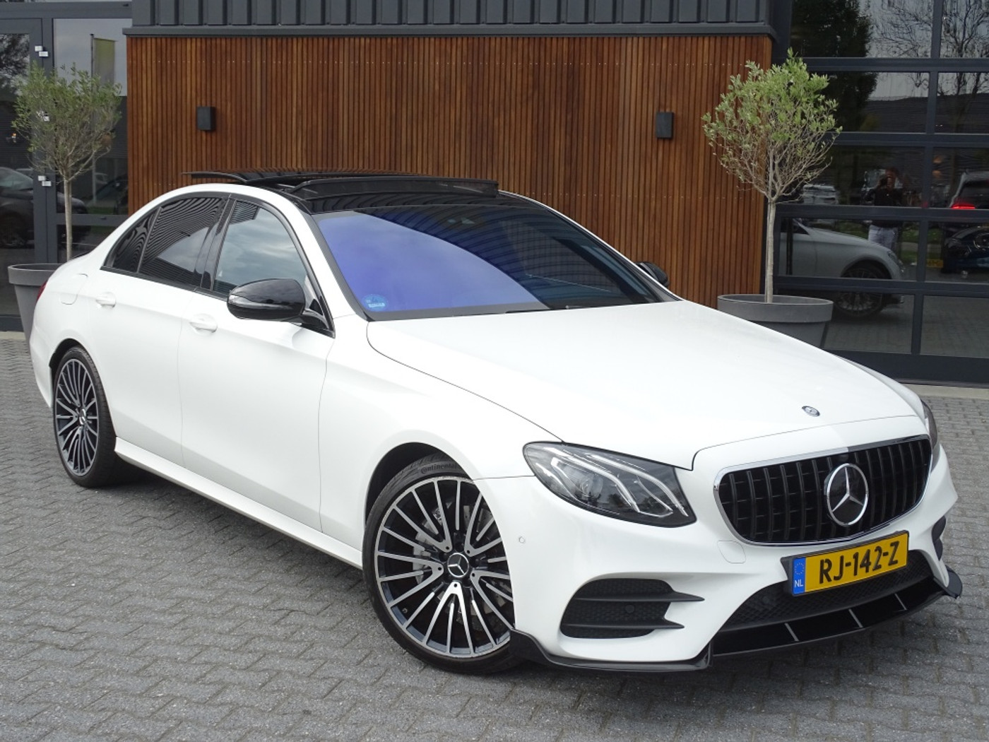 Foto van Mercedes-Benz E 220 D