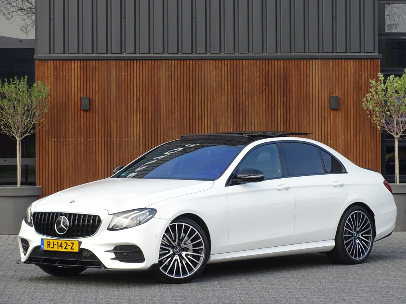 Foto van Mercedes-Benz E 220 D