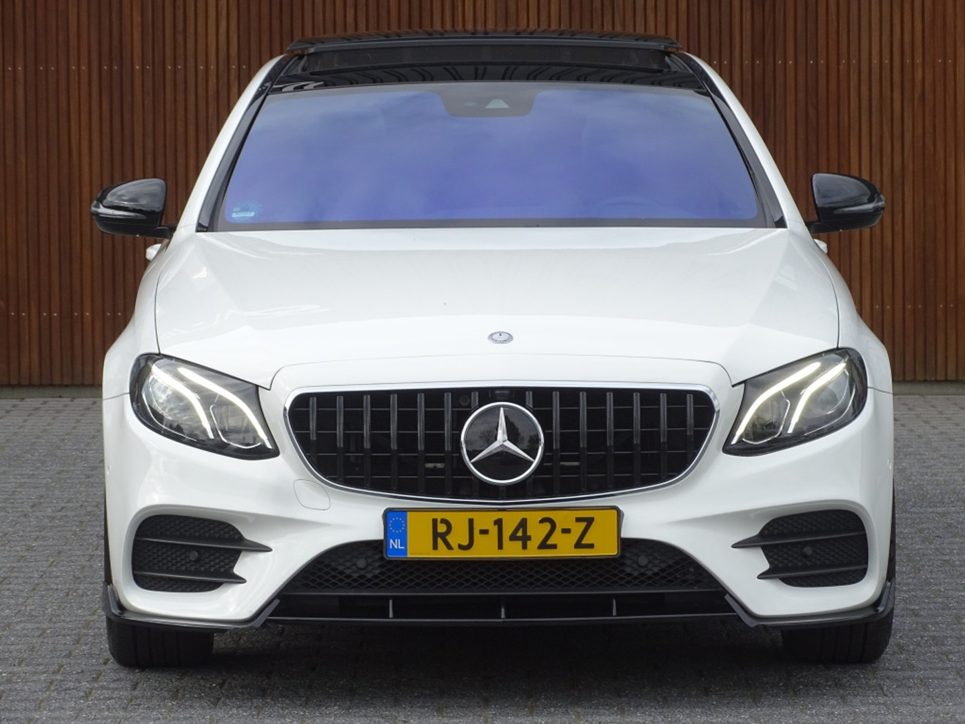 Foto van Mercedes-Benz E 220 D
