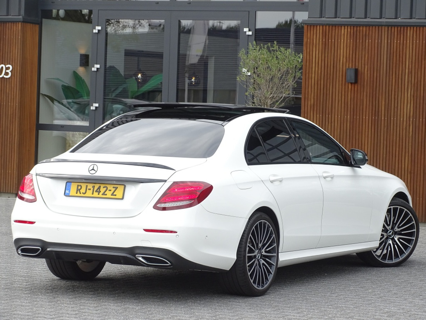 Foto van Mercedes-Benz E 220 D