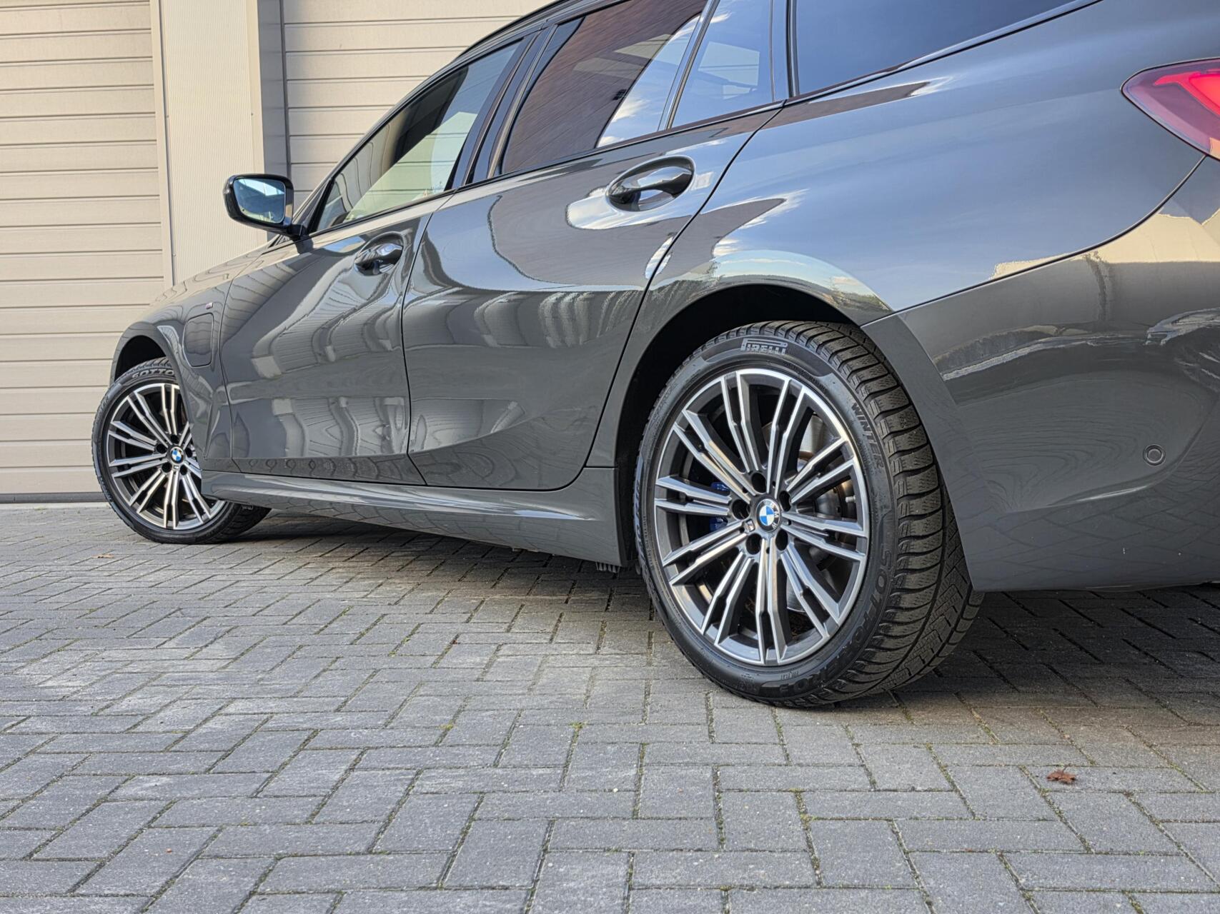 Foto van BMW 330e xDrive