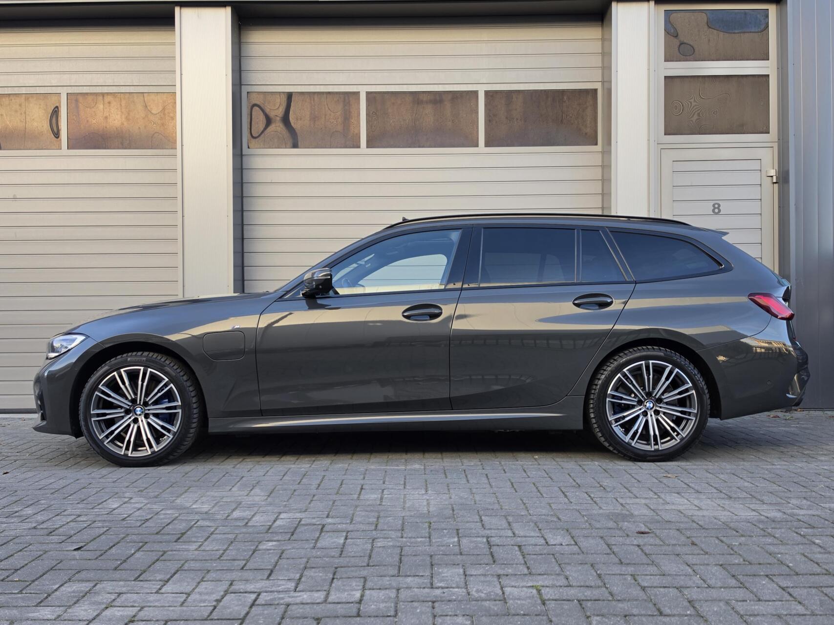 Foto van BMW 330e xDrive