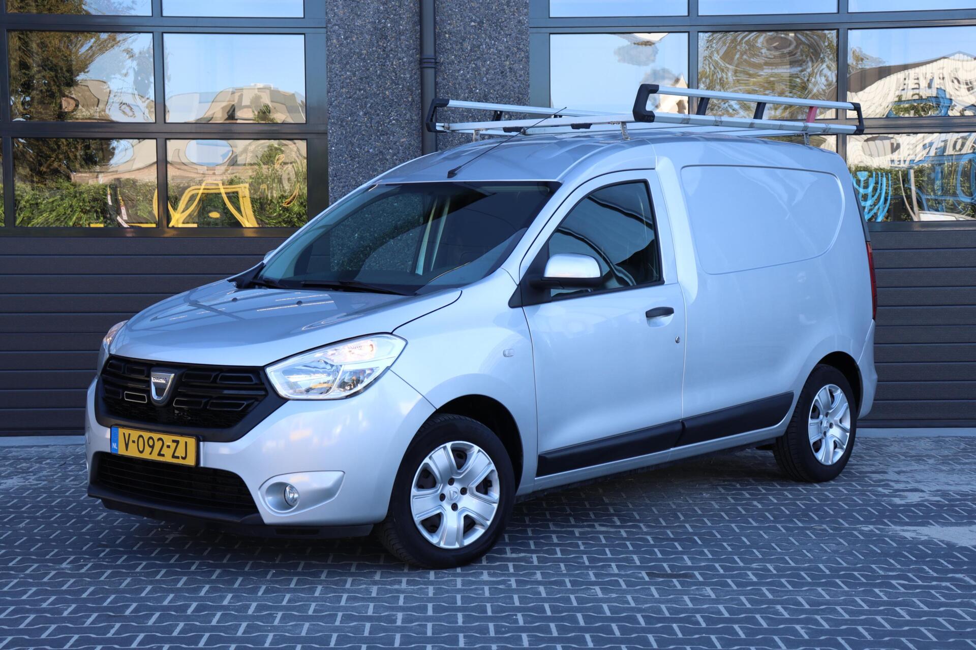 Dacia Dokker 1.5 dCi l NAVI l IMPERIAAL l AIRCO l TREKHAAK 2019 - voorkant