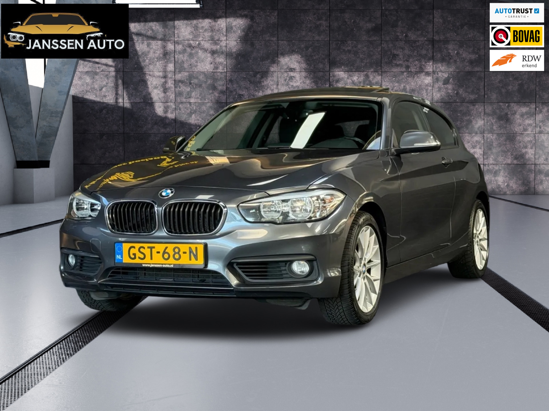 BMW 1-serie 120i High Executive | Schuifdak | Navi | Stoelverwarming | LMV | Cruise | PDC 2017 - voorkant