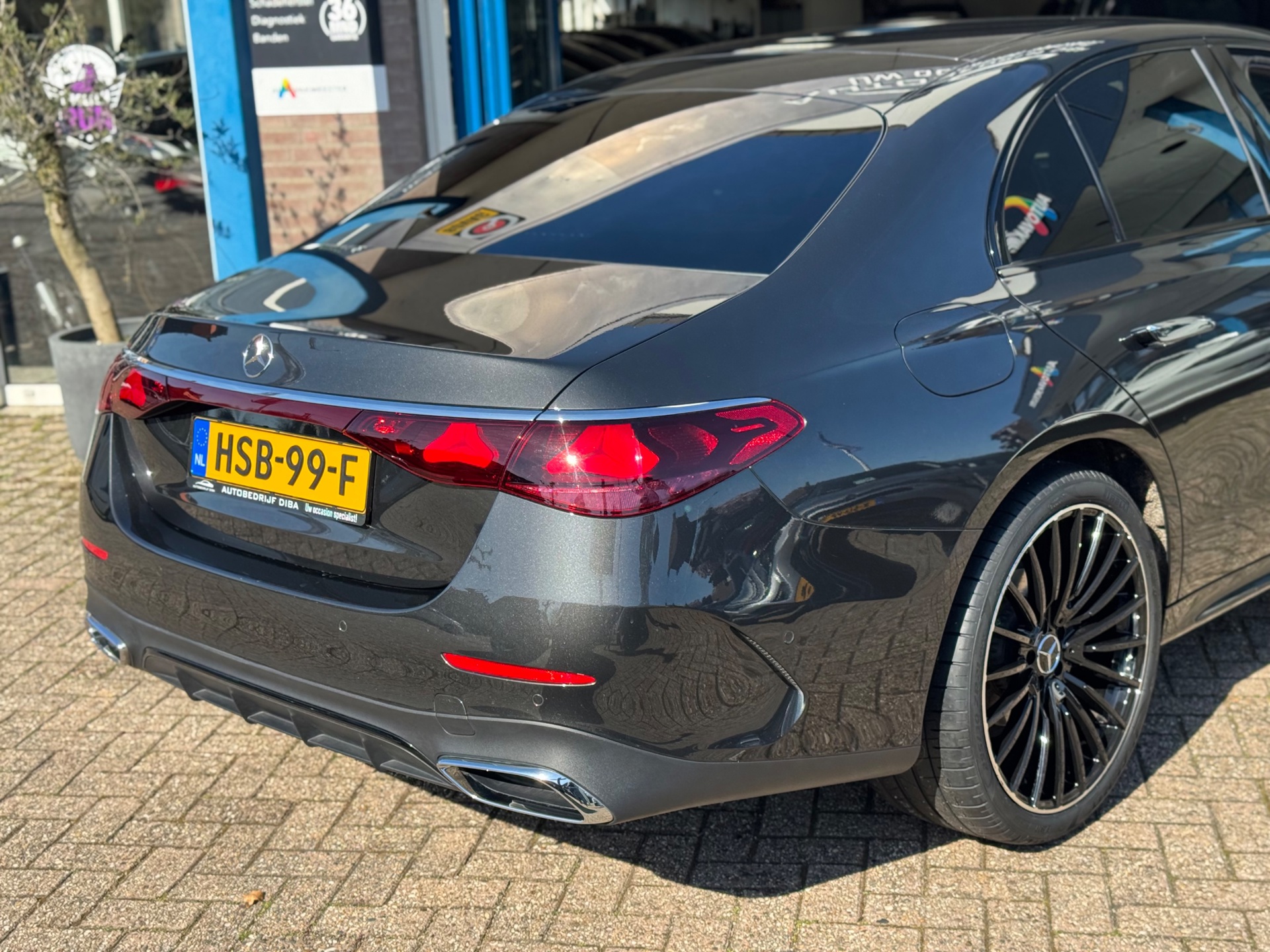 Foto van Mercedes-Benz E 200