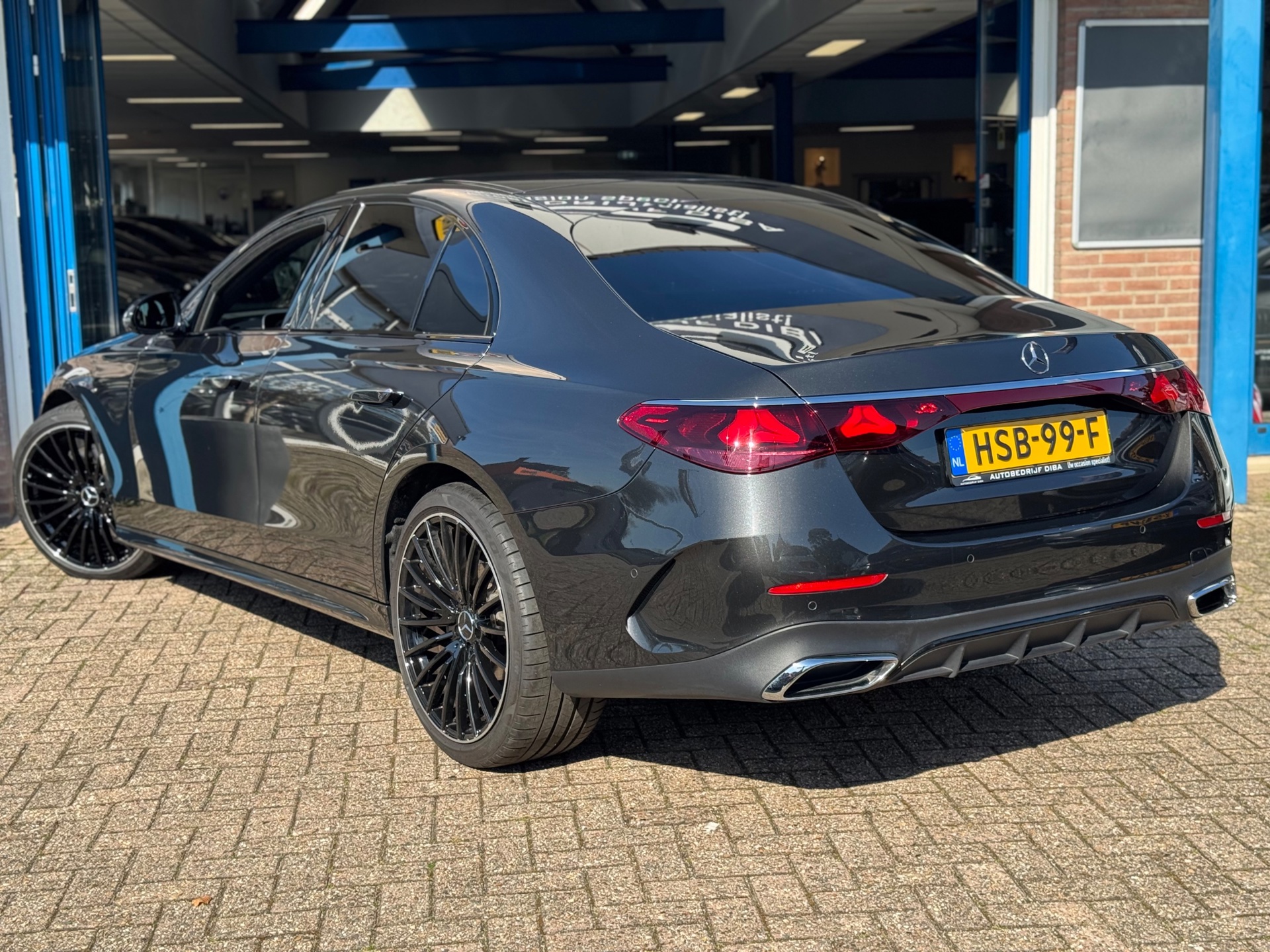 Foto van Mercedes-Benz E 200