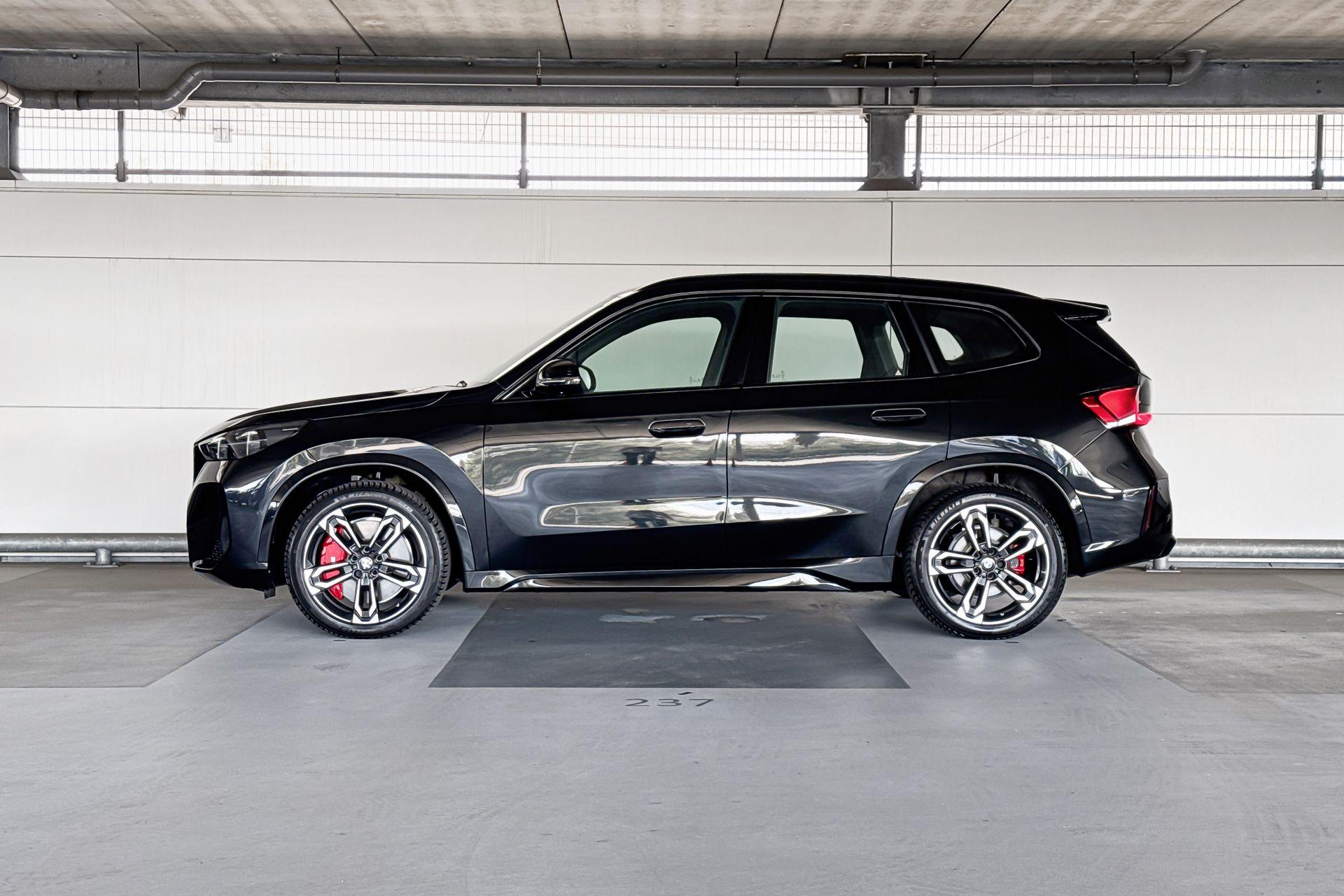 Foto van BMW Ix1