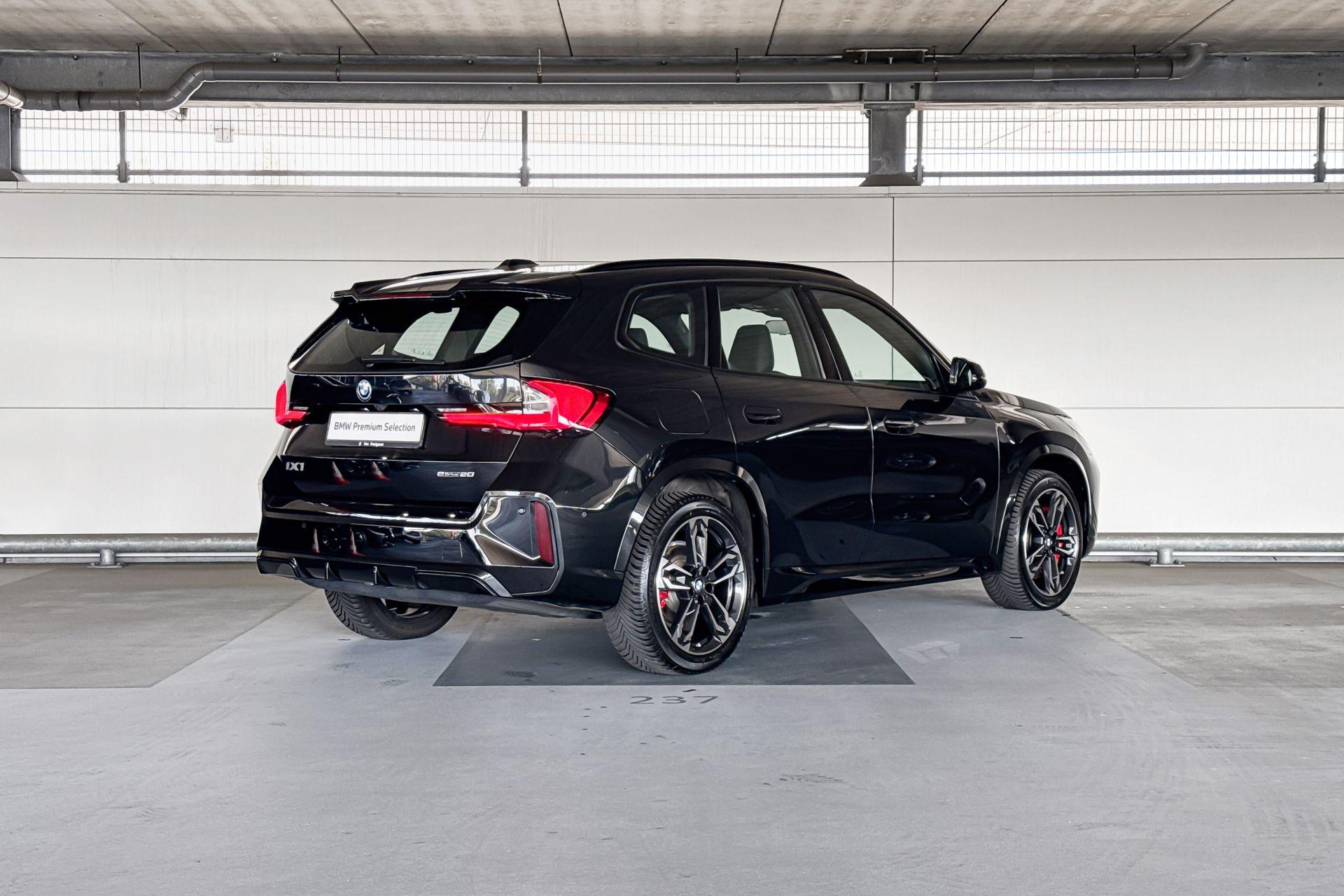 Foto van BMW Ix1