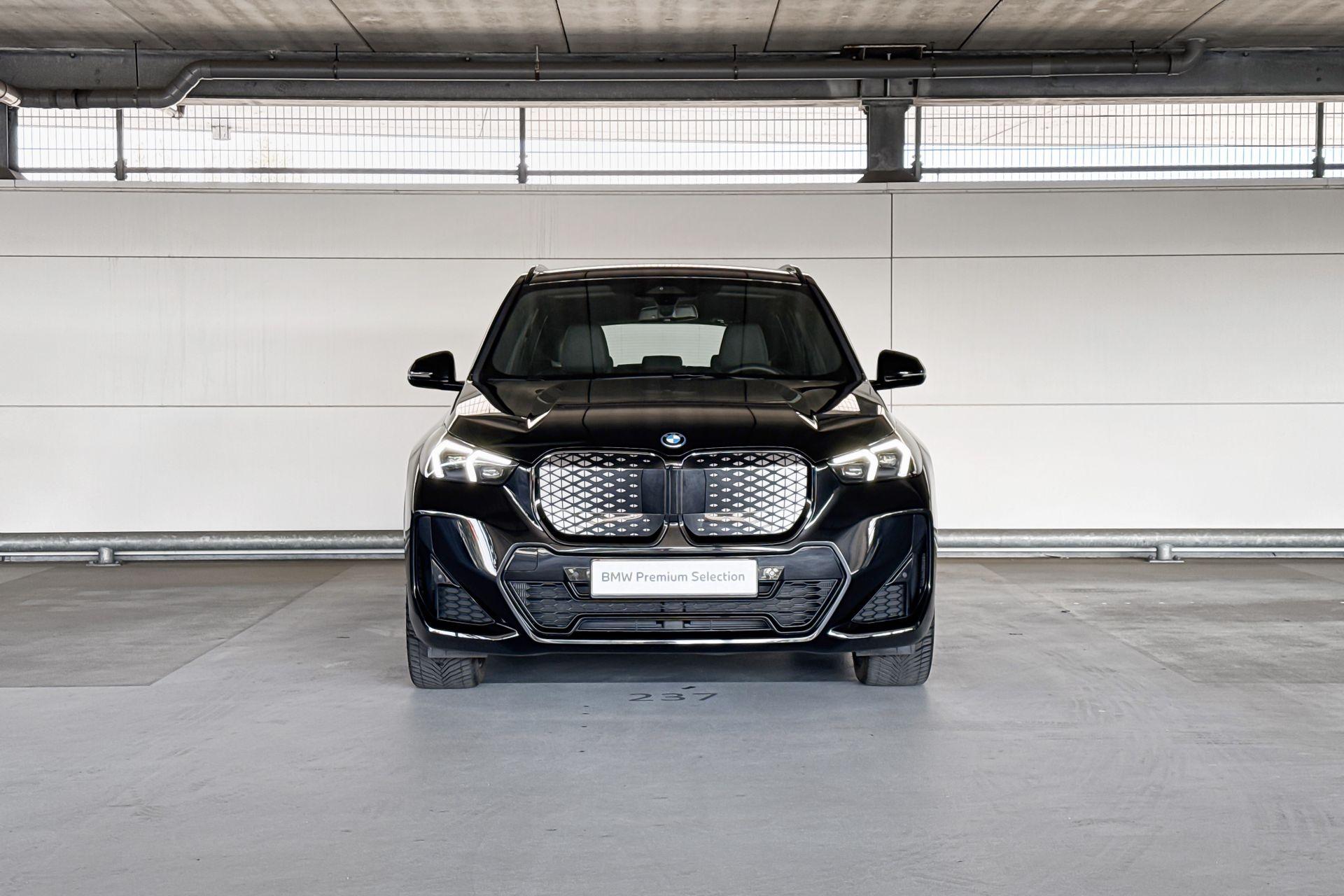 Foto van BMW Ix1