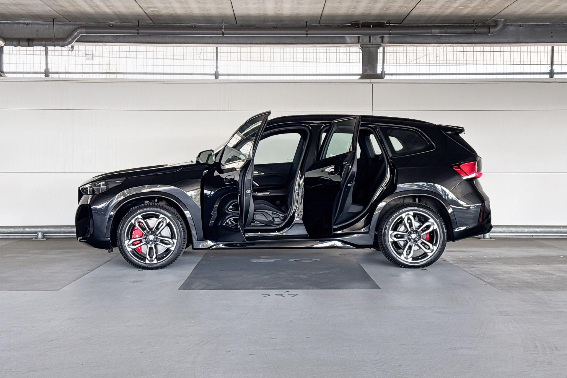 Foto van BMW Ix1