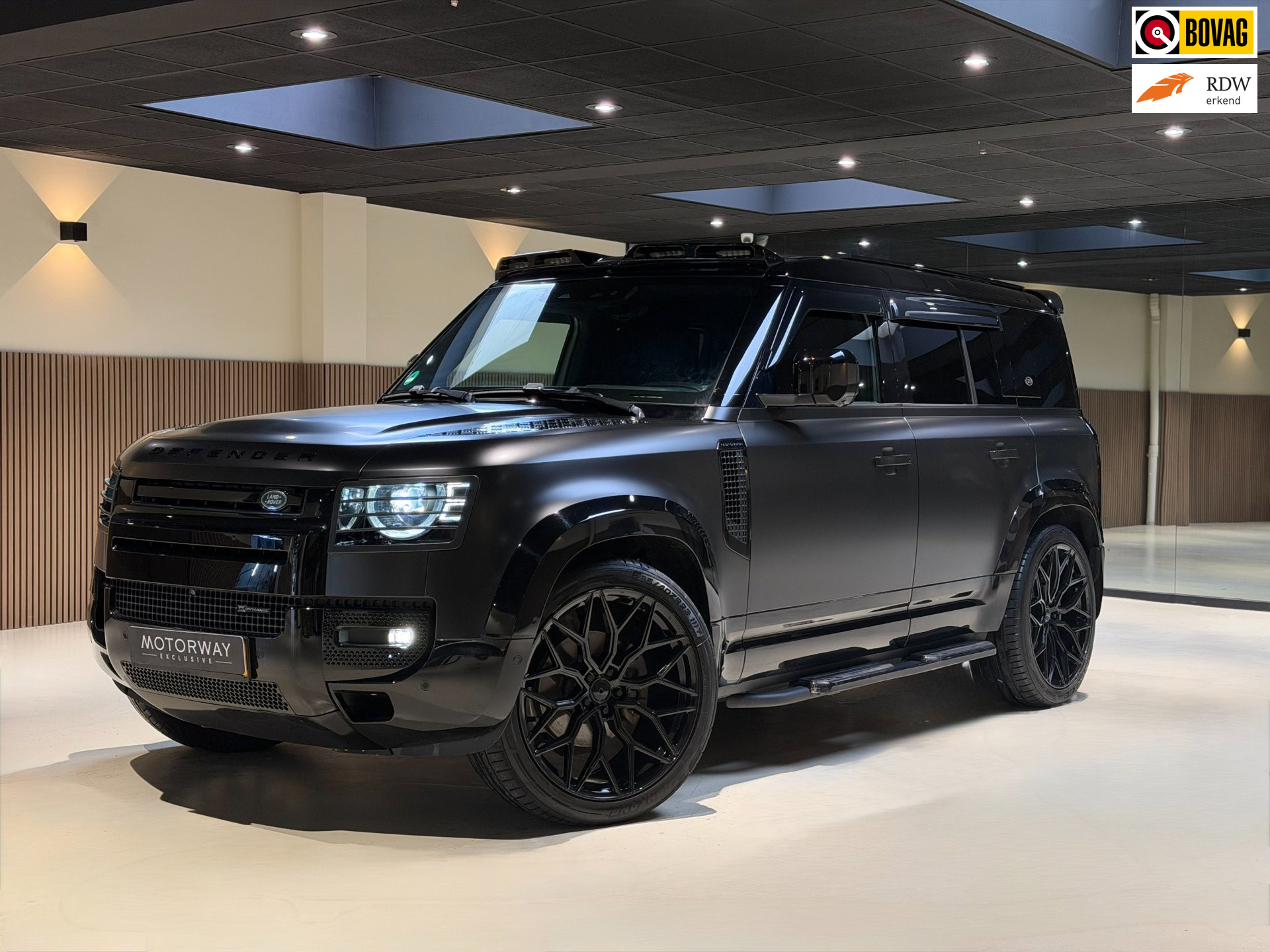 Land Rover Defender Hard Top 3.0 D200 110 MHEV X-Dynamic SE|Urban uitvoering|Pano|HSE|HUD|StandkachelKeyless|Memory|Meridian 2023 - voorkant