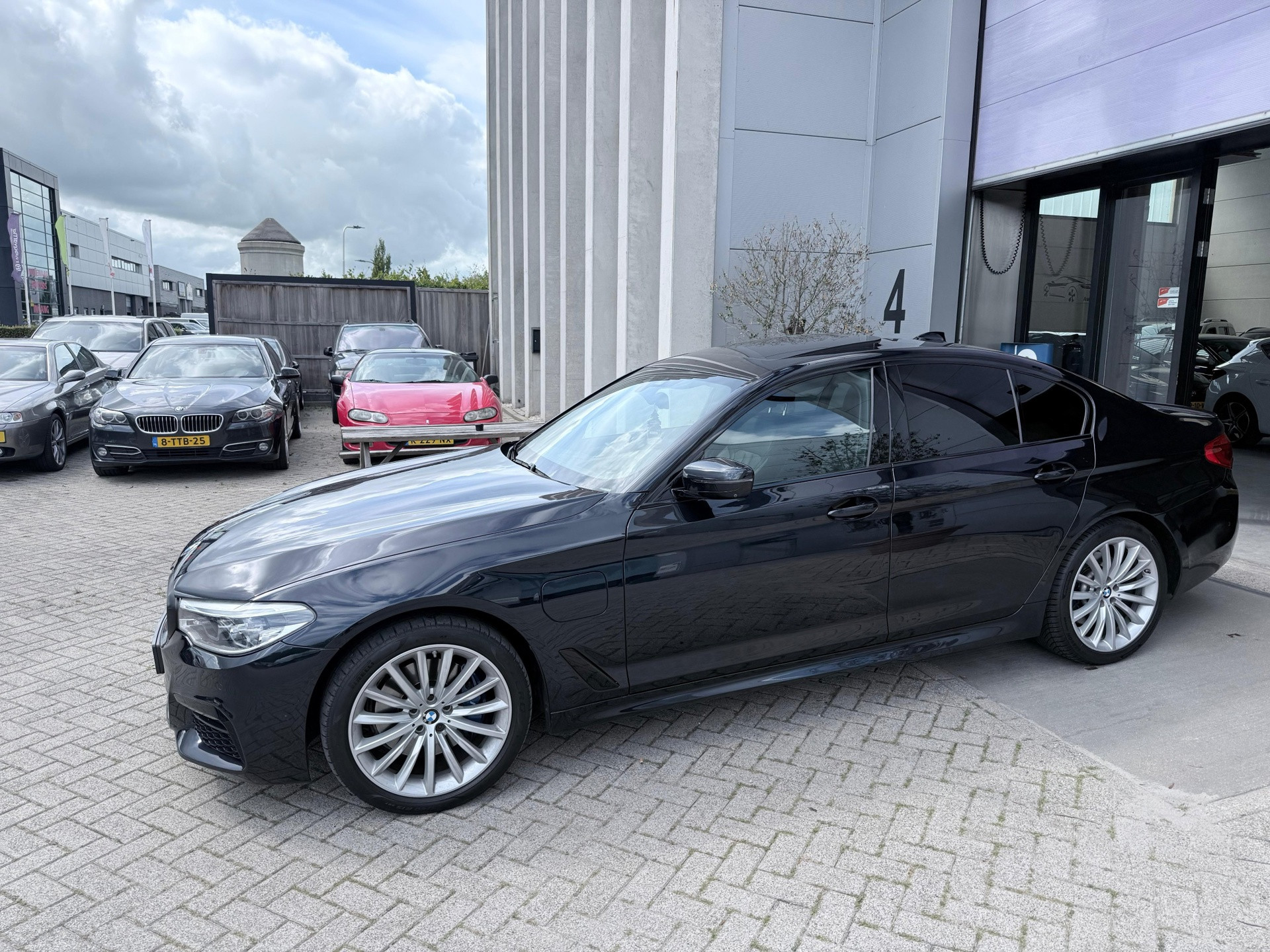 BMW 530e Iperformance 530e iPerf M-pakket Schuifdak 360*! Inruil mogelijk! 2019 - voorkant