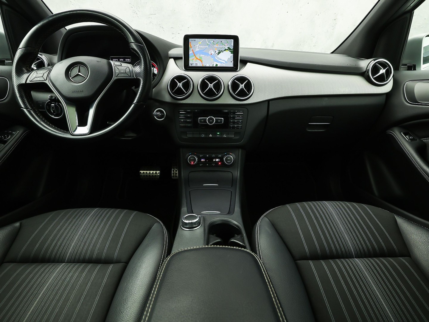 Foto van Mercedes-Benz B 180