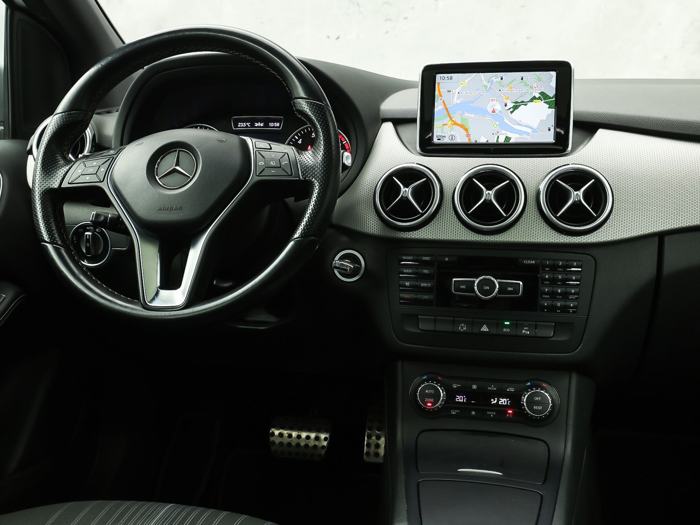 Foto van Mercedes-Benz B 180