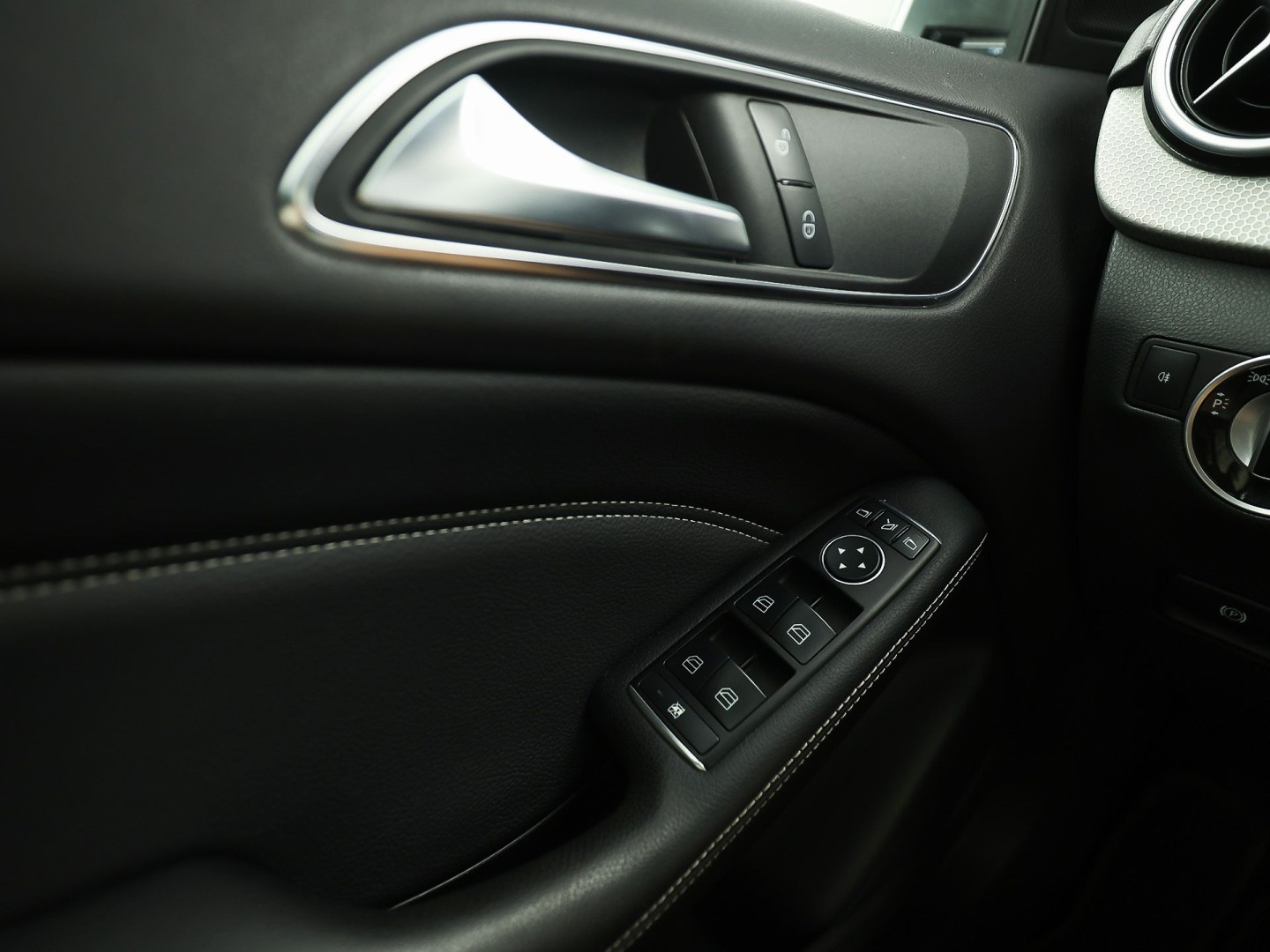 Foto van Mercedes-Benz B 180