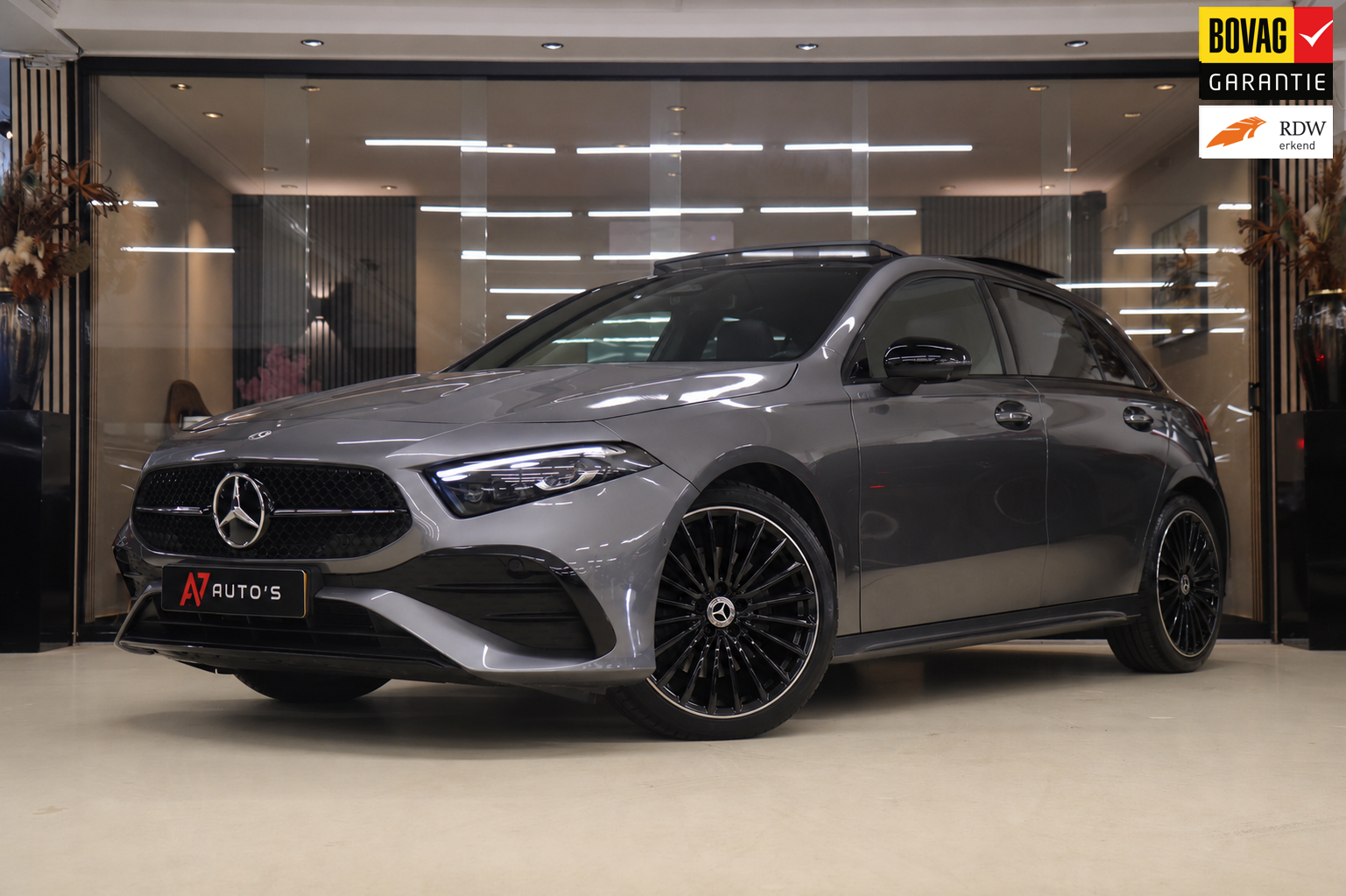Mercedes-Benz A-klasse 250 e AMG Line PANO/CARPLAY/HUD/ACC/BLINDSPOT/KEYLESS/VOL 2023 - voorkant