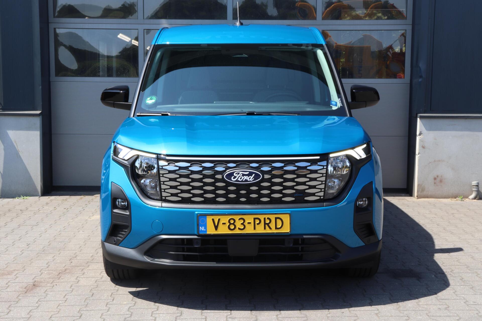 Foto van Ford E-transit Cour.