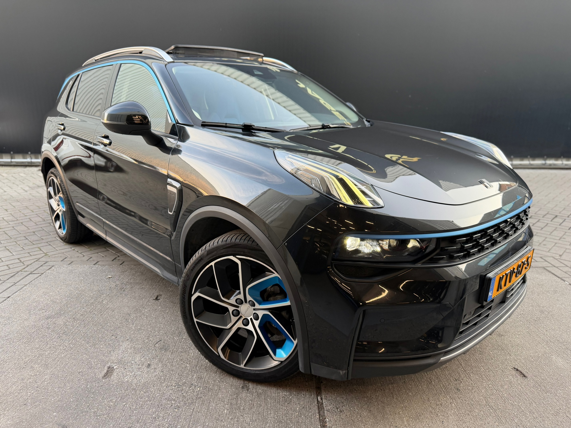 Foto van LYNK & Co 01