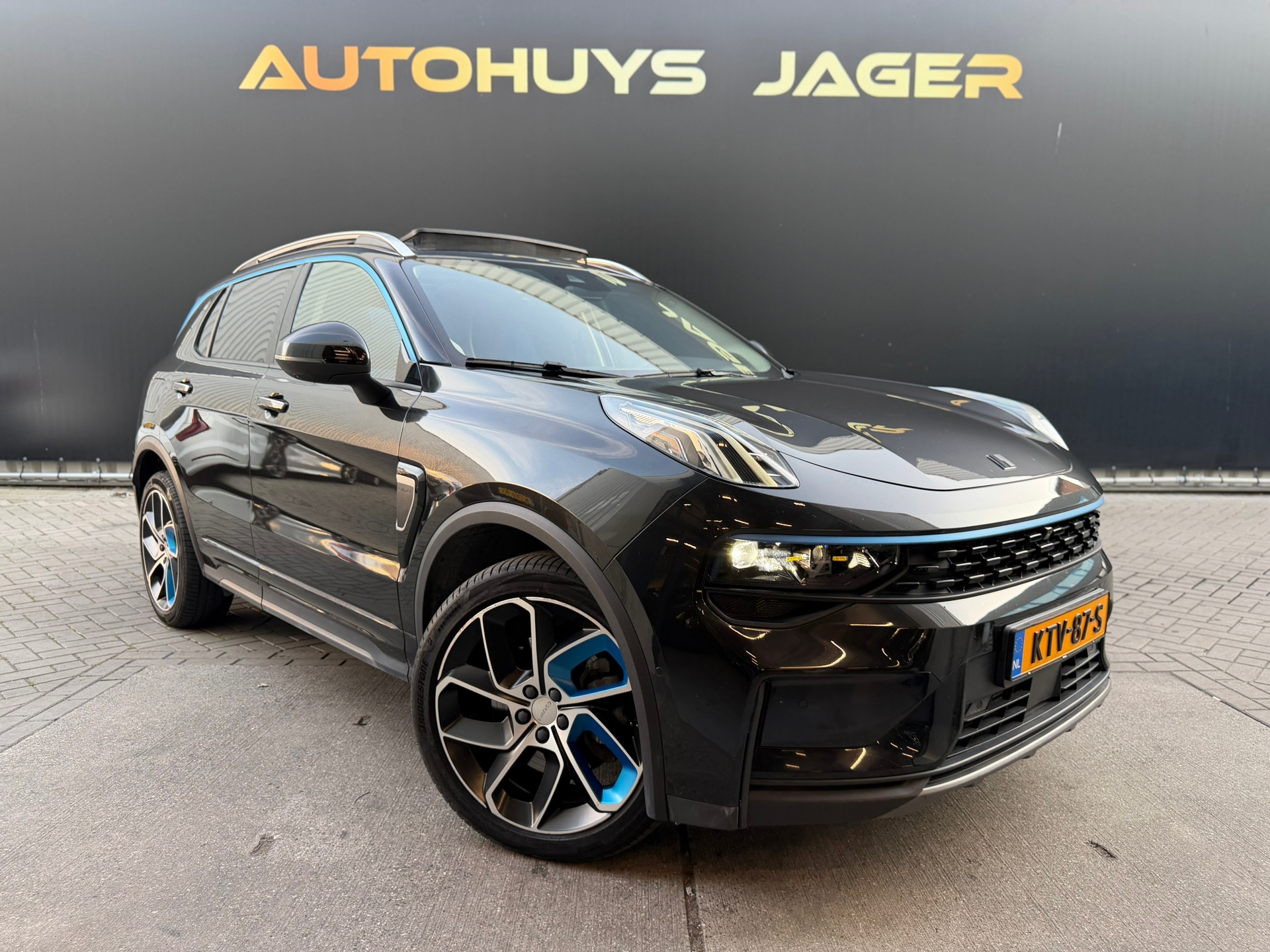Foto van LYNK & Co 01