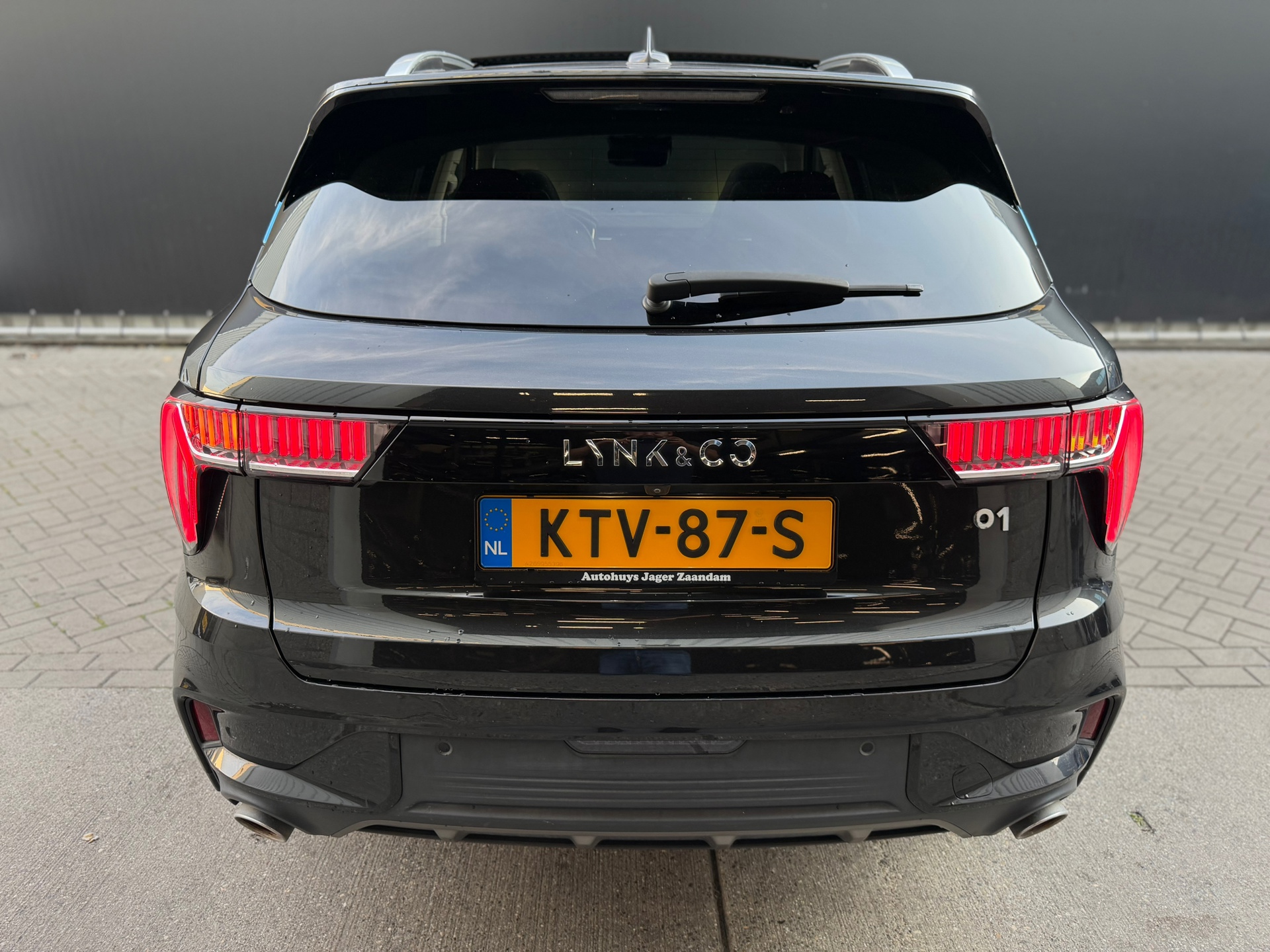 Foto van LYNK & Co 01