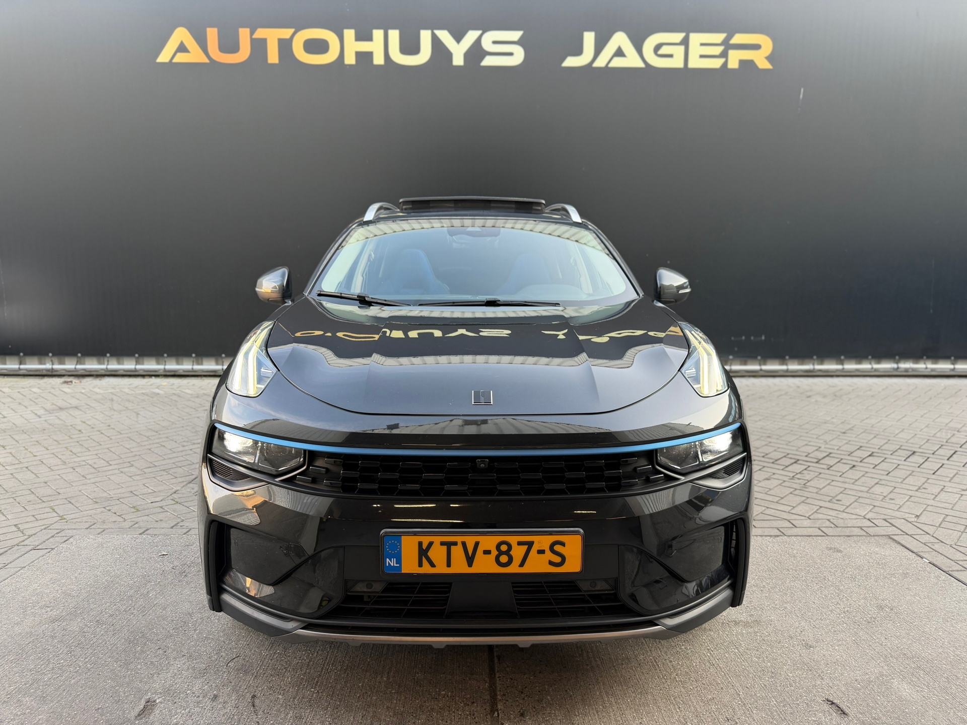 Foto van LYNK & Co 01