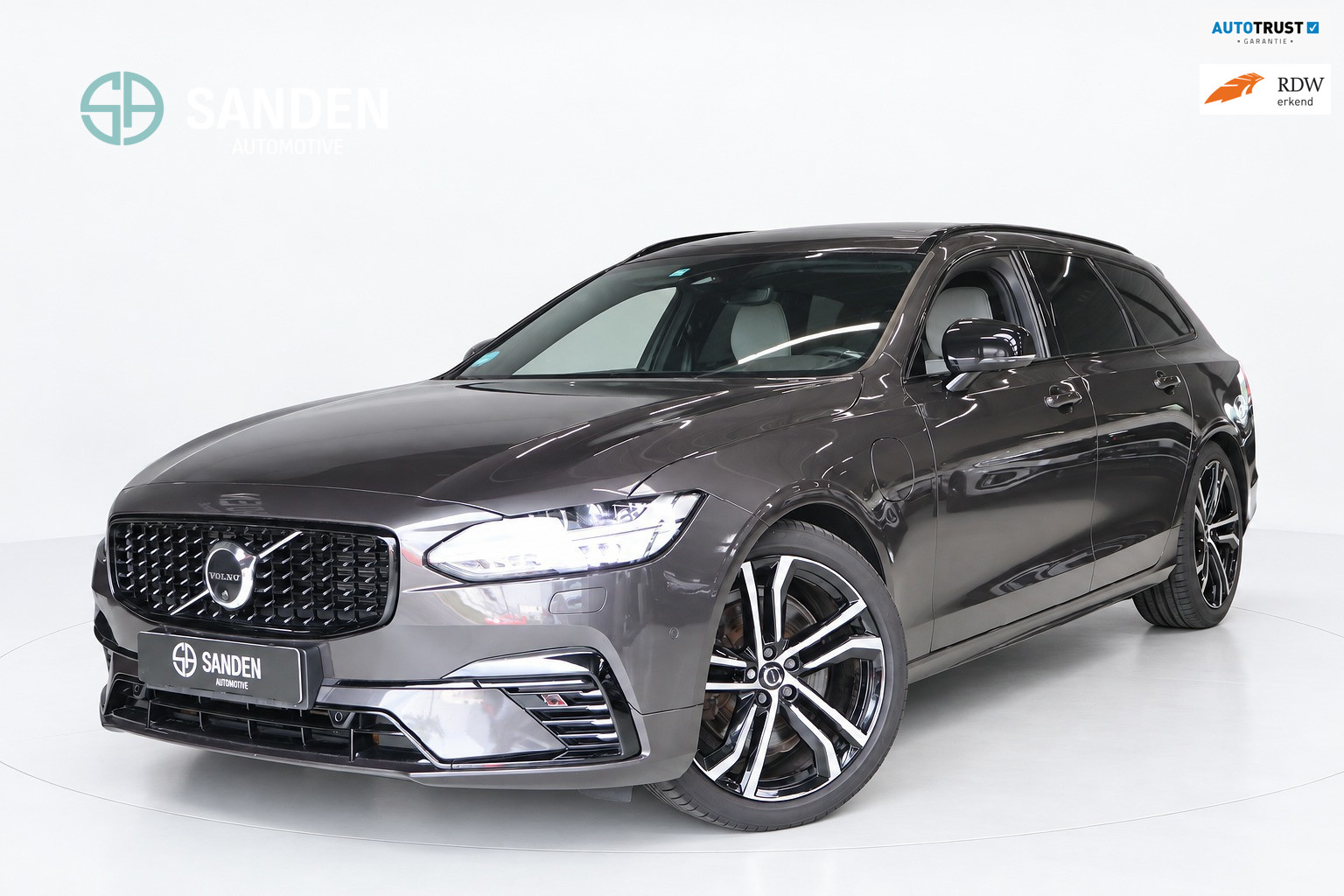 Volvo V90 2.0 T8 Plug-in hybrid AWD Plus Dark|Full options|Adaptive LED|Panodak|Navi|360 camera|Blis|Harman Kardon|Sporstoelen|20i 2022 - voorkant