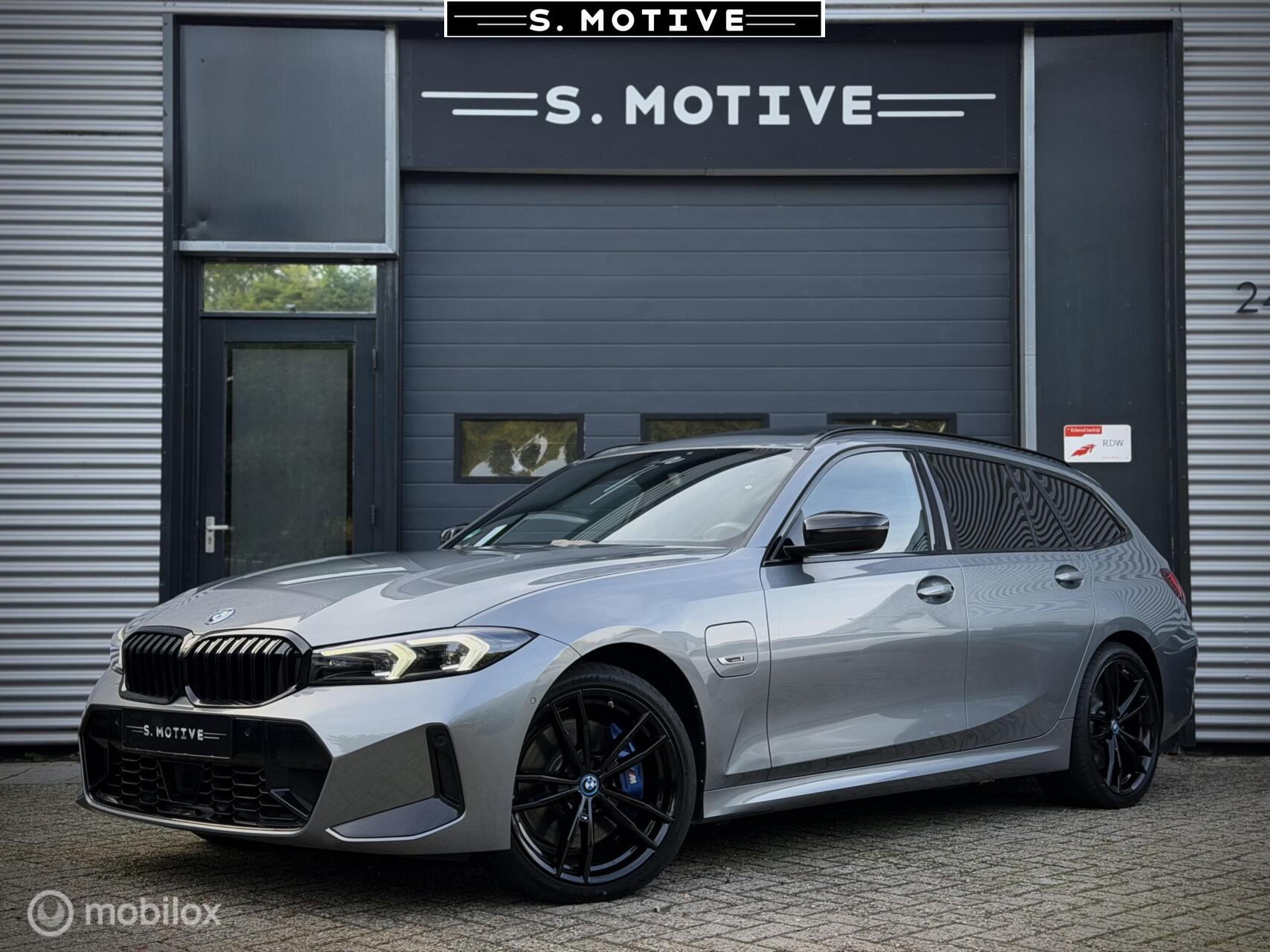 BMW 3-serie Touring 320e xDrive M-Sport, trekhaak, Pano, BTW, 2022 - voorkant